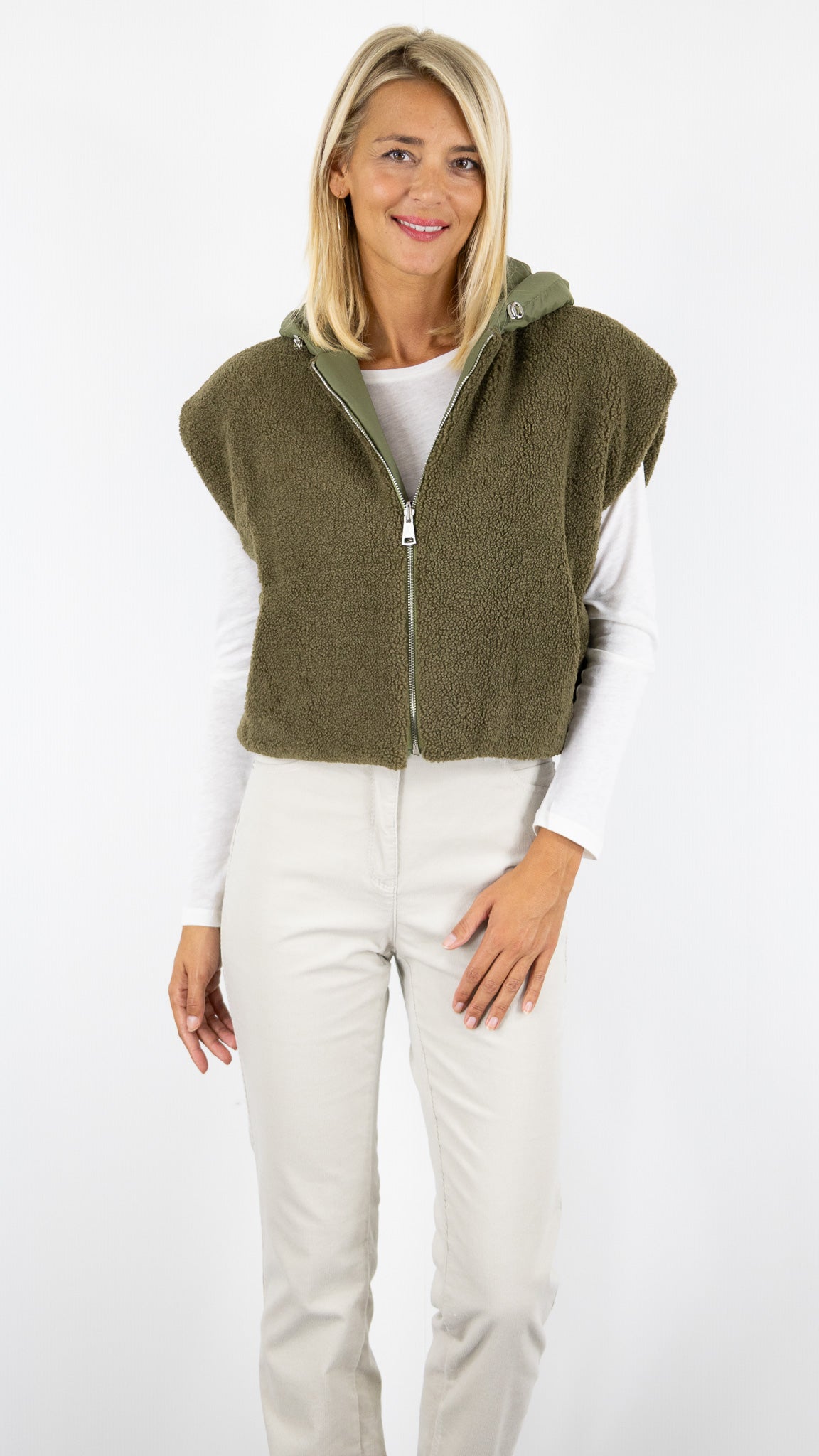 GILET COURT SANS MANCHES A CAPUCHE REVERSIBLE VIMODA 40915#COLOR_KAKI