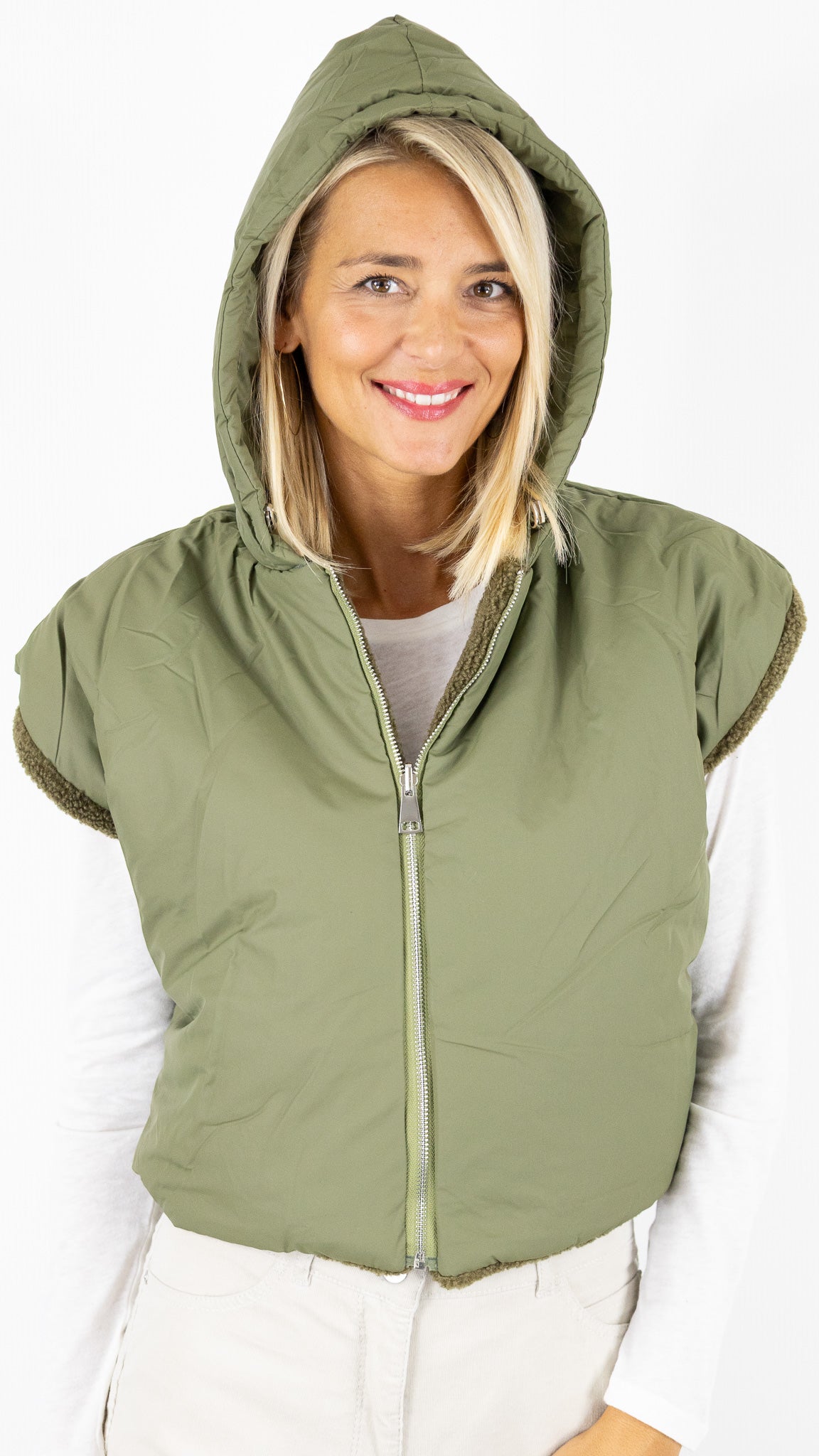 GILET COURT SANS MANCHES A CAPUCHE REVERSIBLE VIMODA 40915#COLOR_KAKI