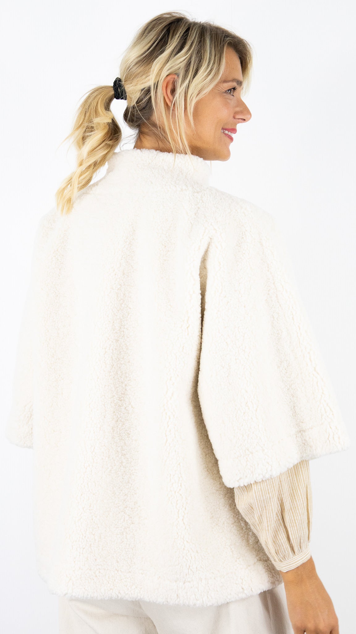 VESTE AMPLE REVERSIBLE EN FAUX MOUTON ECRU CAROLINE BISS 4449