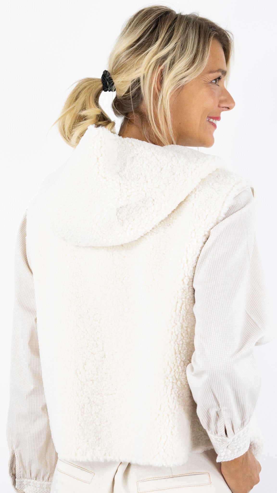 GILET SANS MANCHES A CAPUCHE EFFET MOUTON ECRU CAROLINE BISS 4458