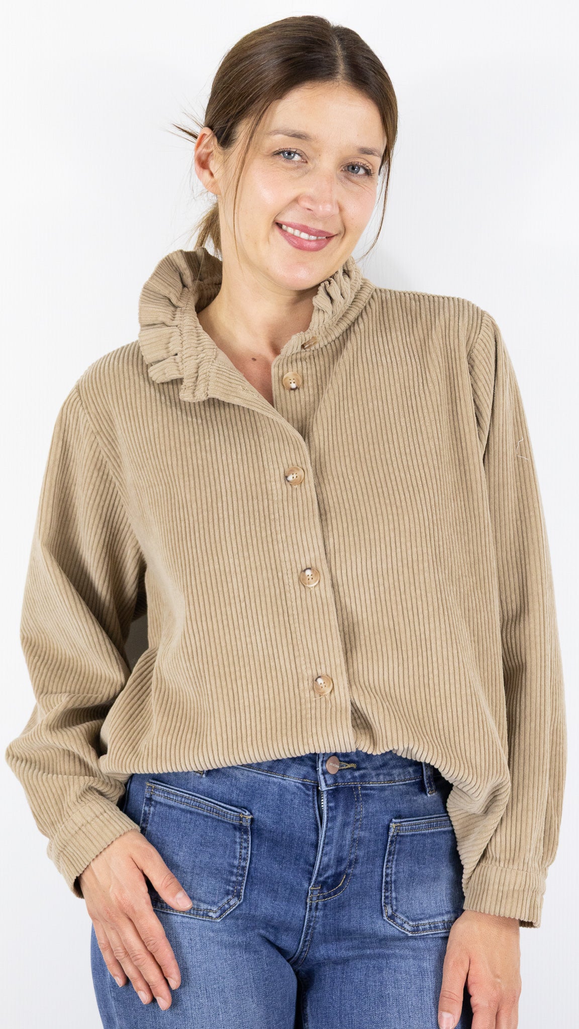 CHEMISE EN VELOURS COTELE CAMEL AVEC COL MONTANT VOLANTE LUK AP 5992