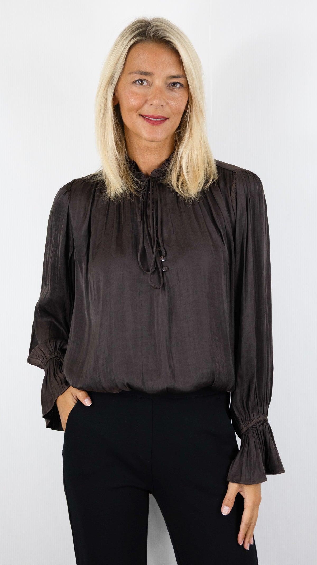 BLOUSE FLUIDE VOLANTEE CHOKLATE CK08595 FIRA#COLOR_CHOCO