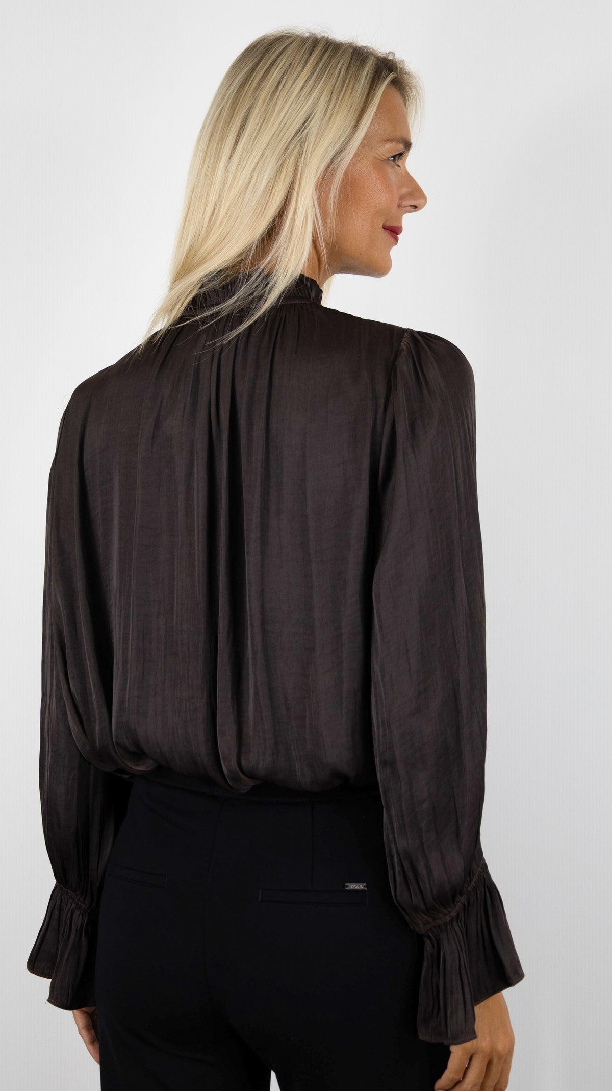 BLOUSE FLUIDE VOLANTEE CHOKLATE CK08595 FIRA#COLOR_CHOCO
