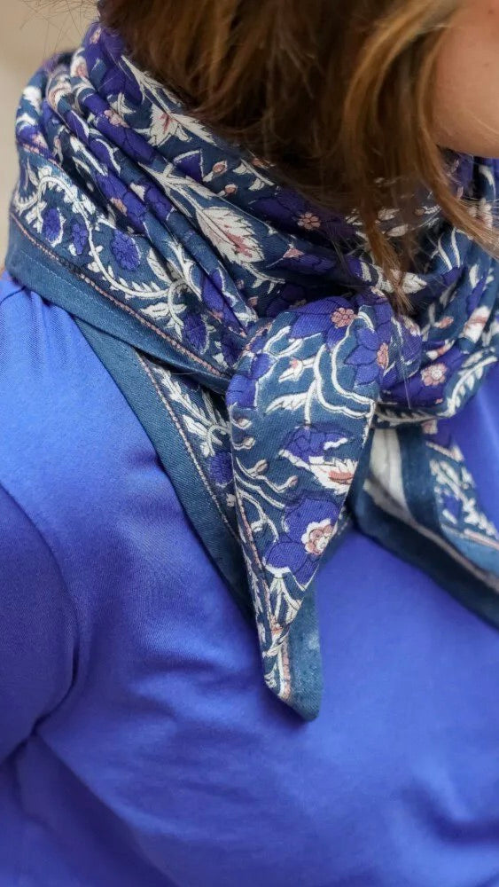 ECHARPE IMPRIMEE EN COTON UMA #color_bleu cobalt