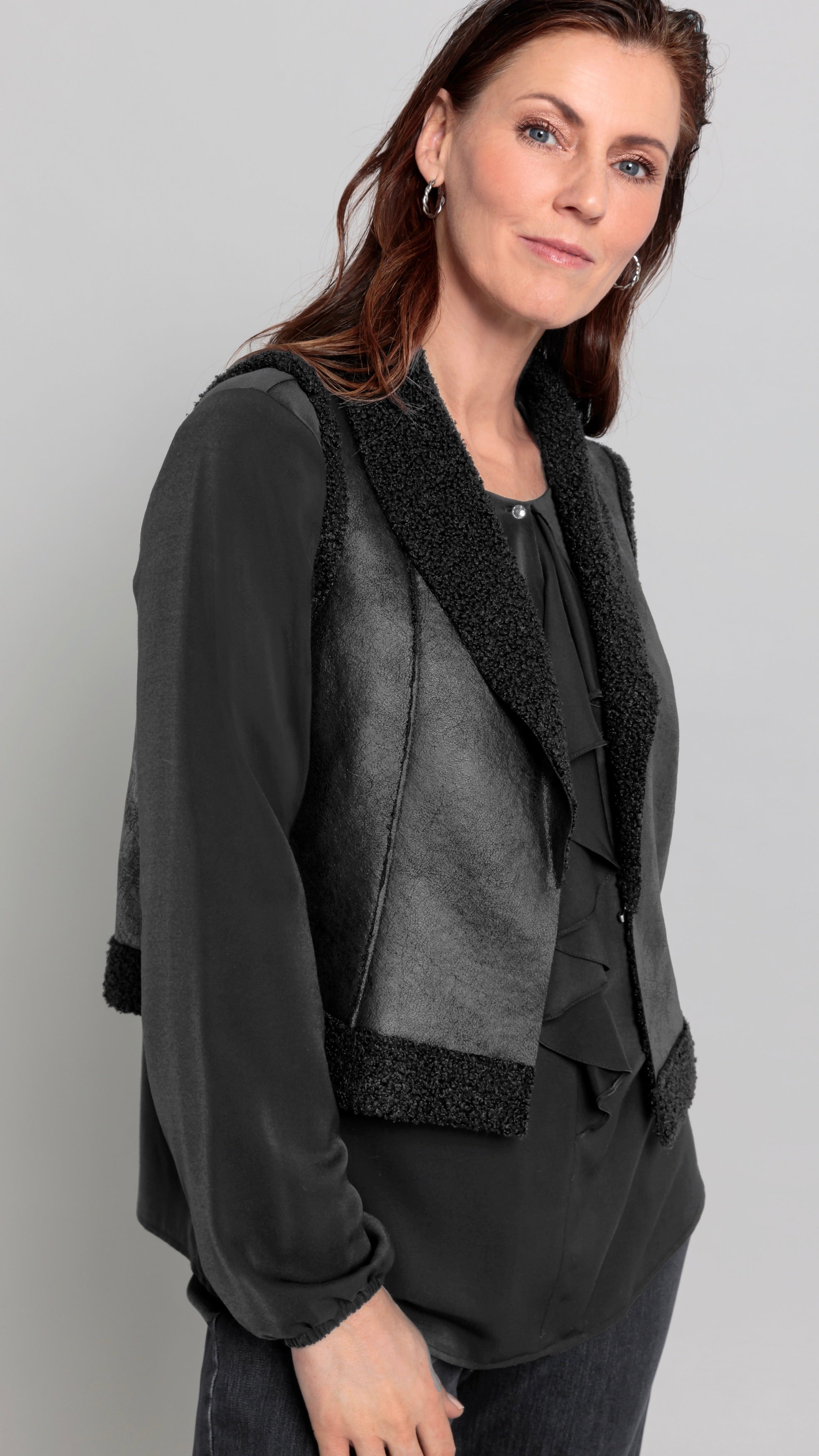 GILET SANS MANCHES EN FAUX CUIR ET FAUSSE FOURRURE MOUTON NOIR FEMME  BIANCA 63002