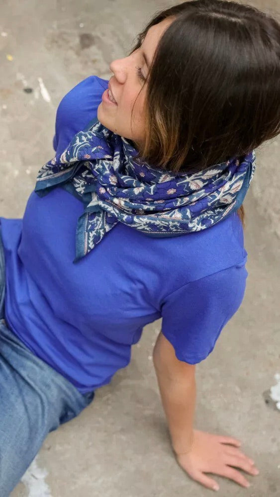 ECHARPE IMPRIMEE EN COTON UMA #color_bleu cobalt