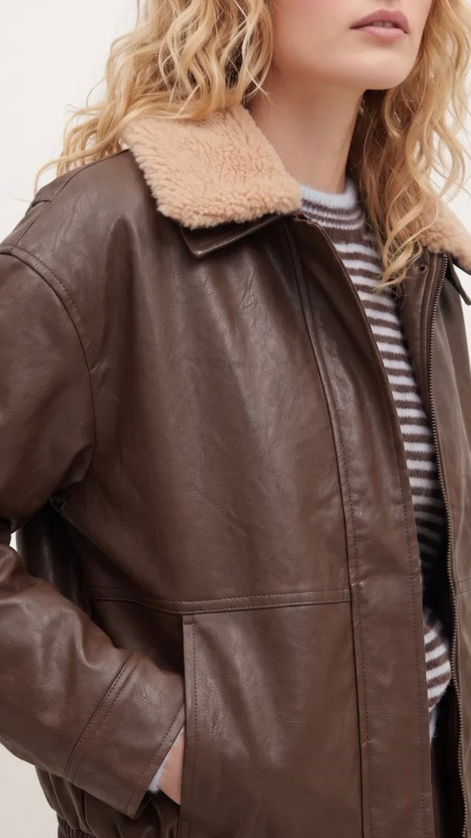 BLOUSON AVIATEUR POUR FEMME EN FAUX CUIR MARRON SWEEWE 81904