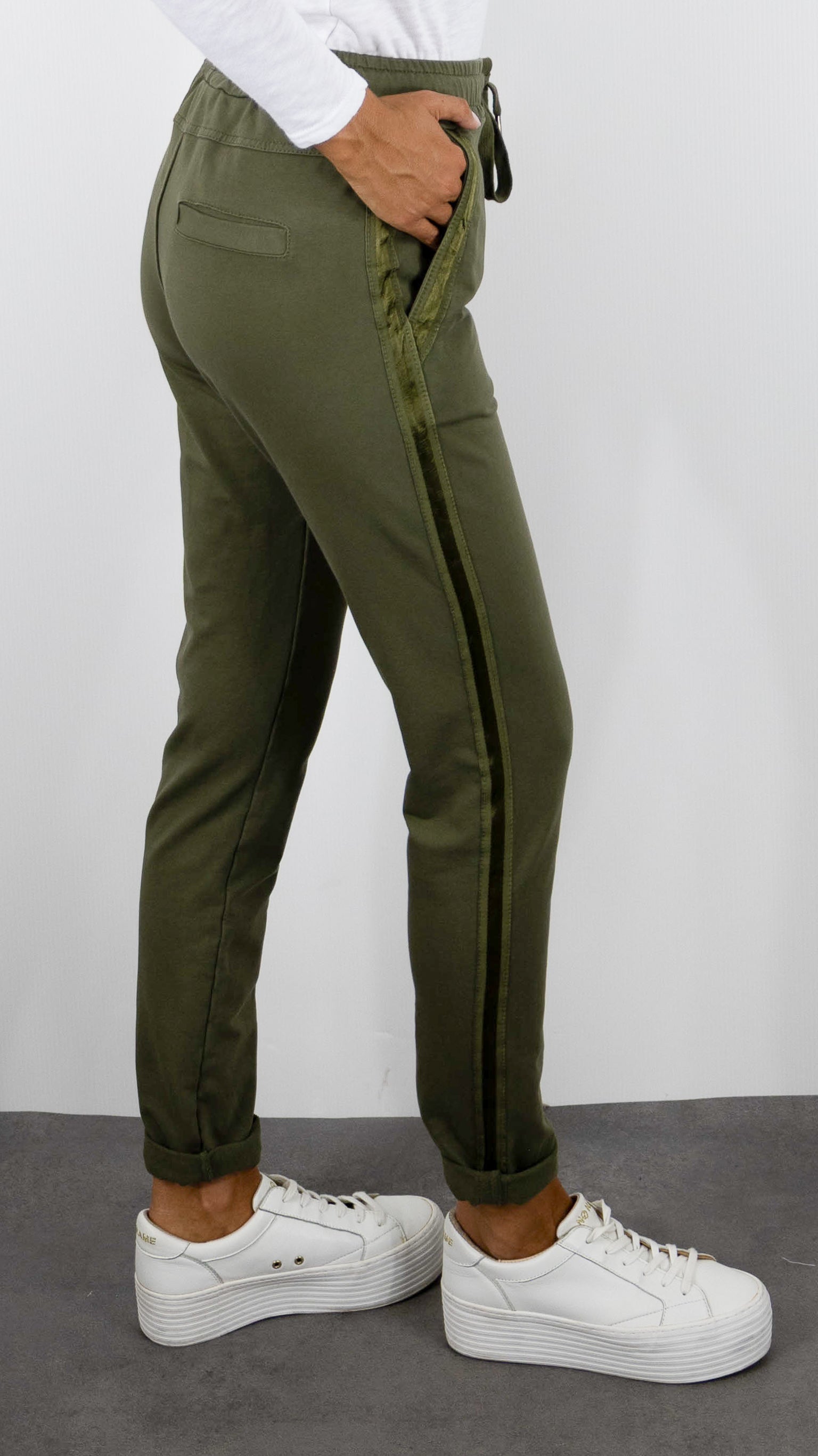 JOGGING TAILLE ELASTIQUES AVCE BANDES SATINEES POUR FEMME STUDIO PARISIEN 822739#COLOR_KAKI