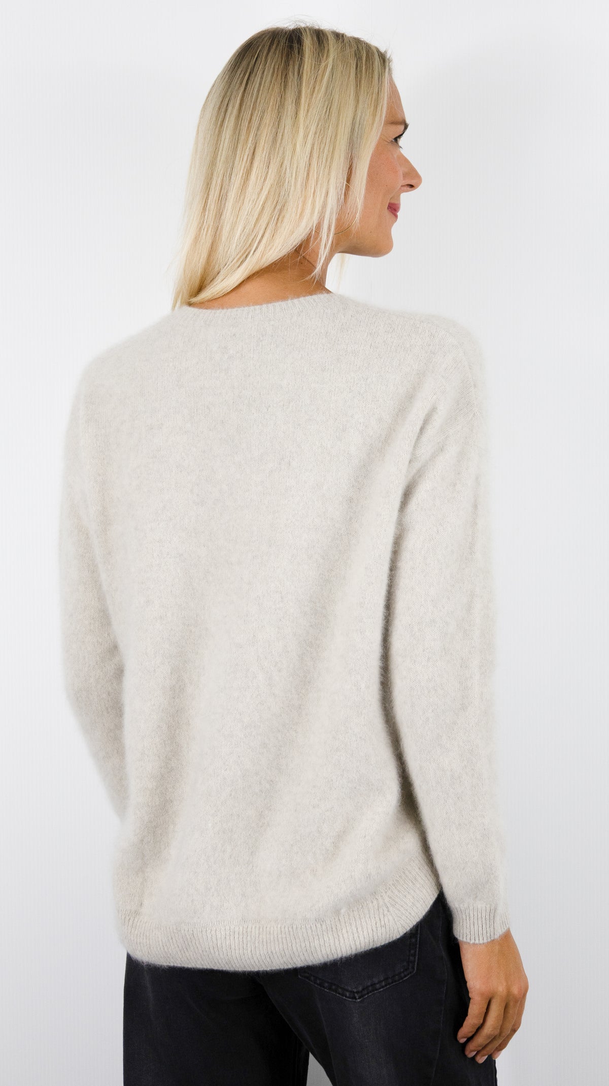 PULL COL V EN RACCOON ET ANGORA POUR FEMME ESTHEME WES2481HR-1#COLOR_1196/CAILLOUX GREIGE