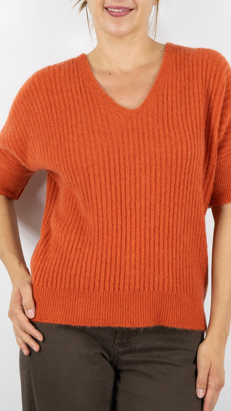 PULL COL V MANCHES COURTES COTELE FEMME STUDIO PARISIEN 9365#COLOR_ROUILLE