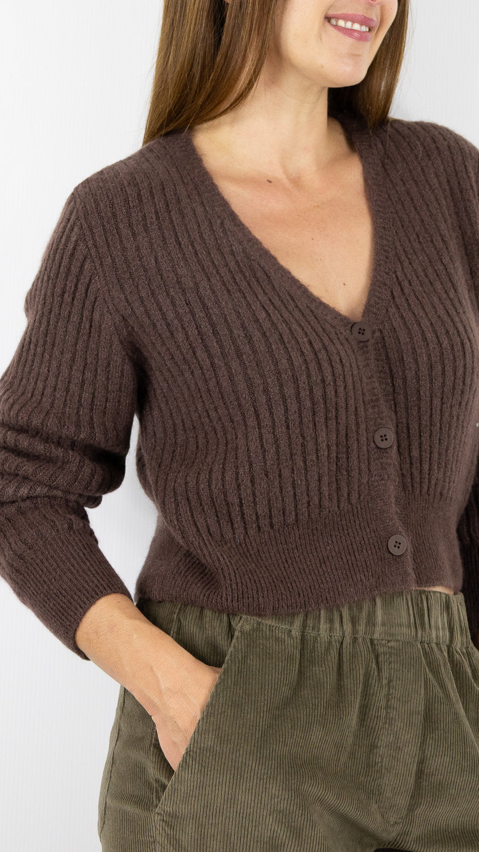 GILET COURT COTELE COL V STUDIO PARISIEN 9501#COLOR_CHOCO