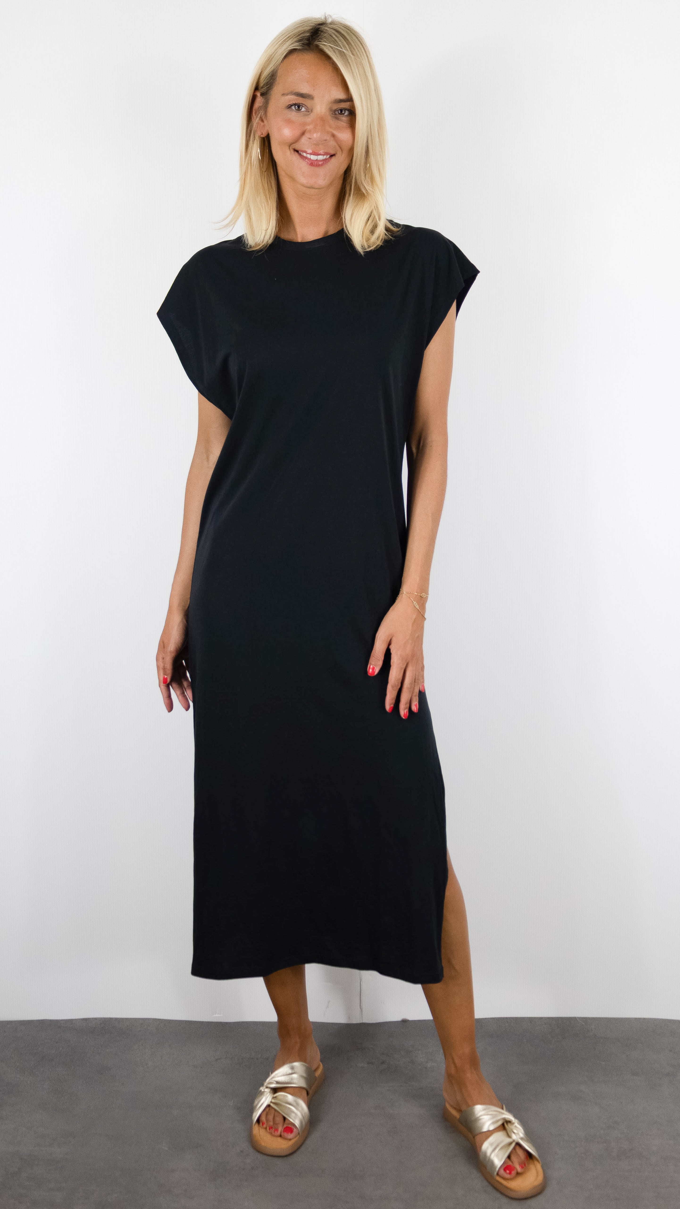 ROBE LONGUE MANCHES COURTES EN COTON PIMA NOIR AGLAE ANONYM