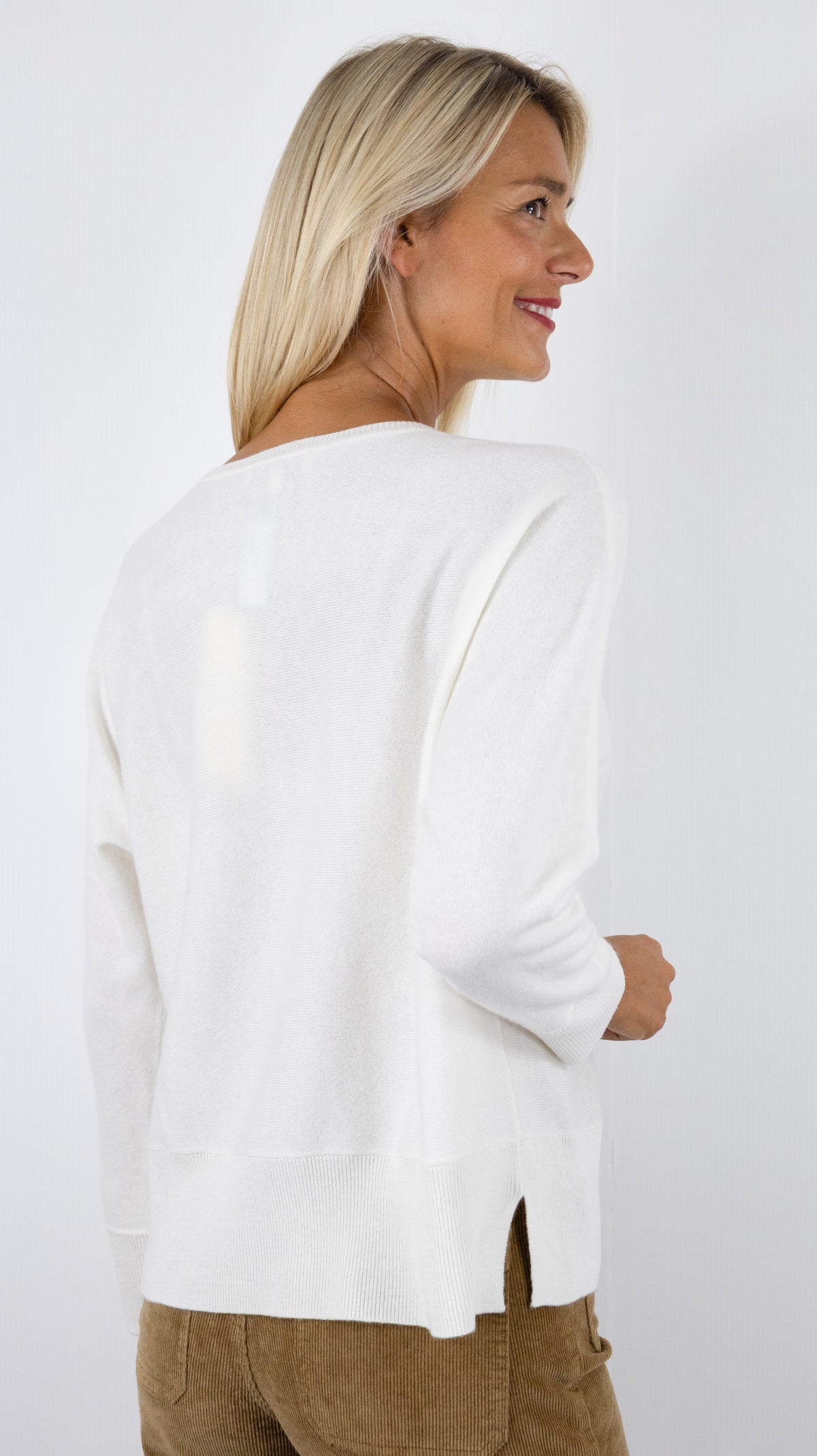 PULL COL V EN LAINE MERINOS POUR FEMME MAUD ET SACHA CK26M03M#COLOR_CW001/FLOCON ECRU