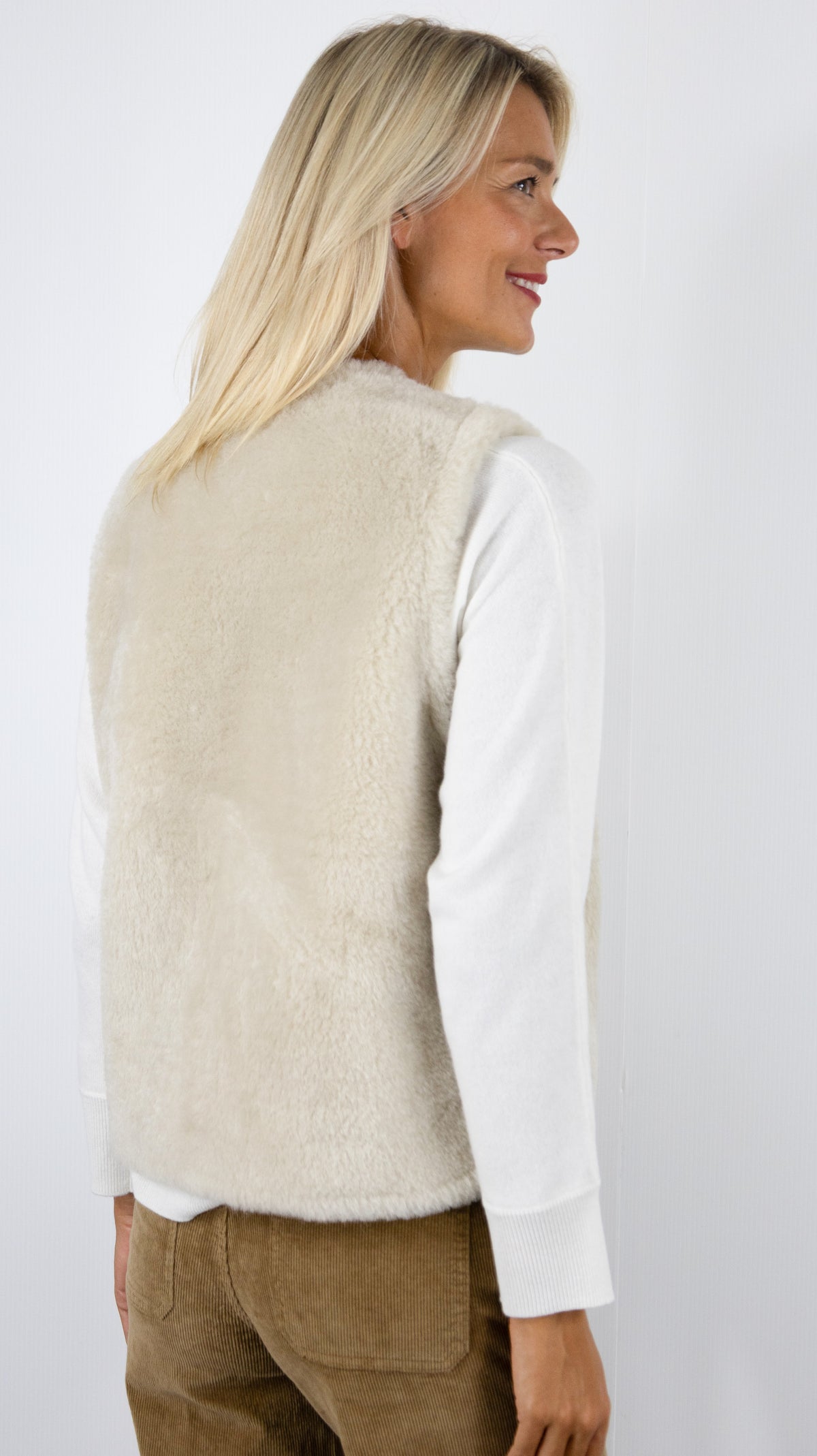 VESTE SANS MANCHES EN FAUSSE FOURRURE POUR FEMME HARTFORD VELMA#COLOR_02/NATURAL ECRU
