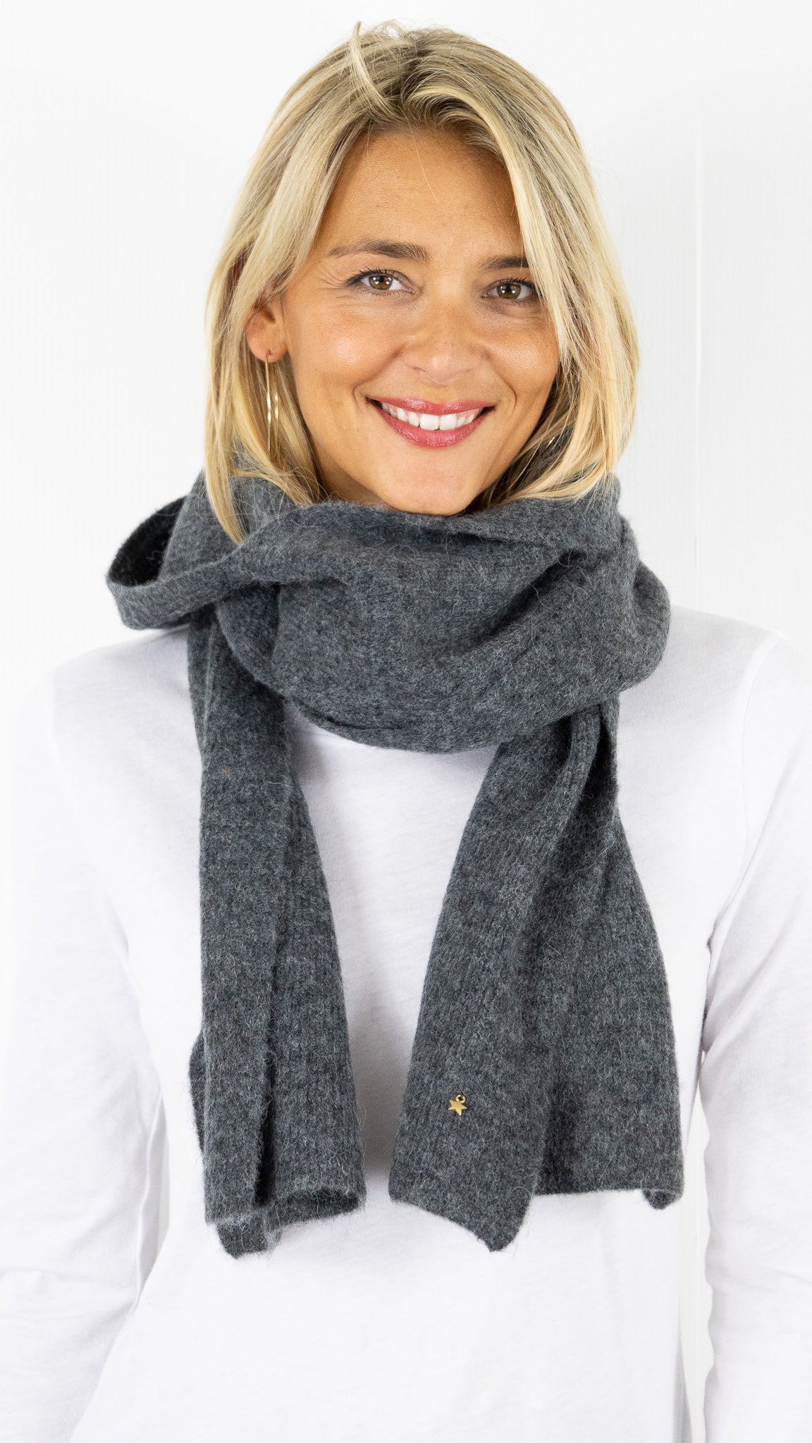 ECHARPE AVEC CAPUCHE INTEGREE EN LAINE ET ALPAGA POUR FEMME DES PETITS HAUTS AUDINE#COLOR_ANTHRACITE