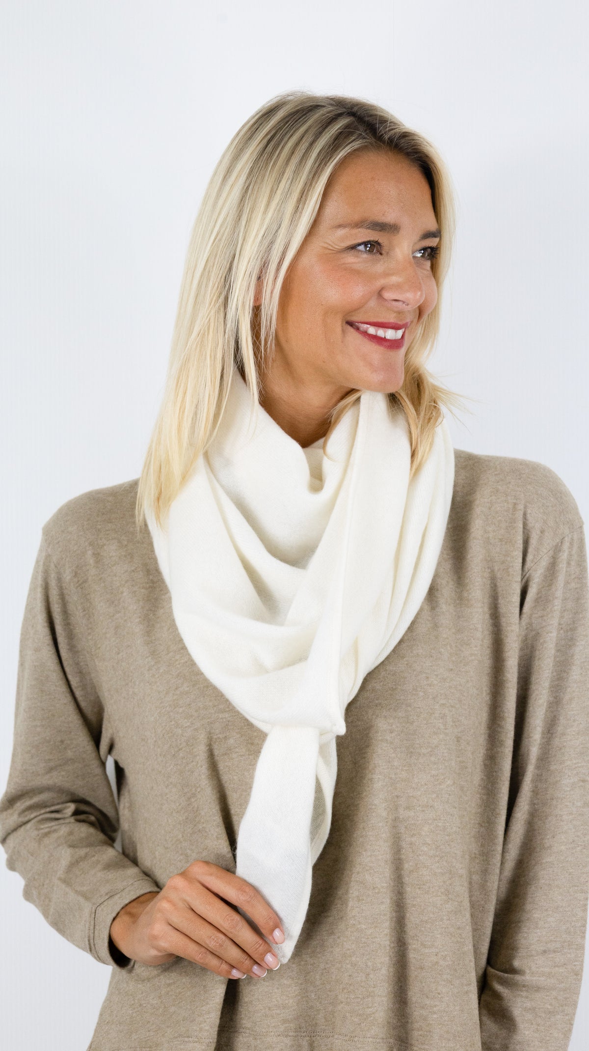 FOULARD EN POINTE EN CACHEMIRE NOT SHY ELEONORE#COLOR_ECRU