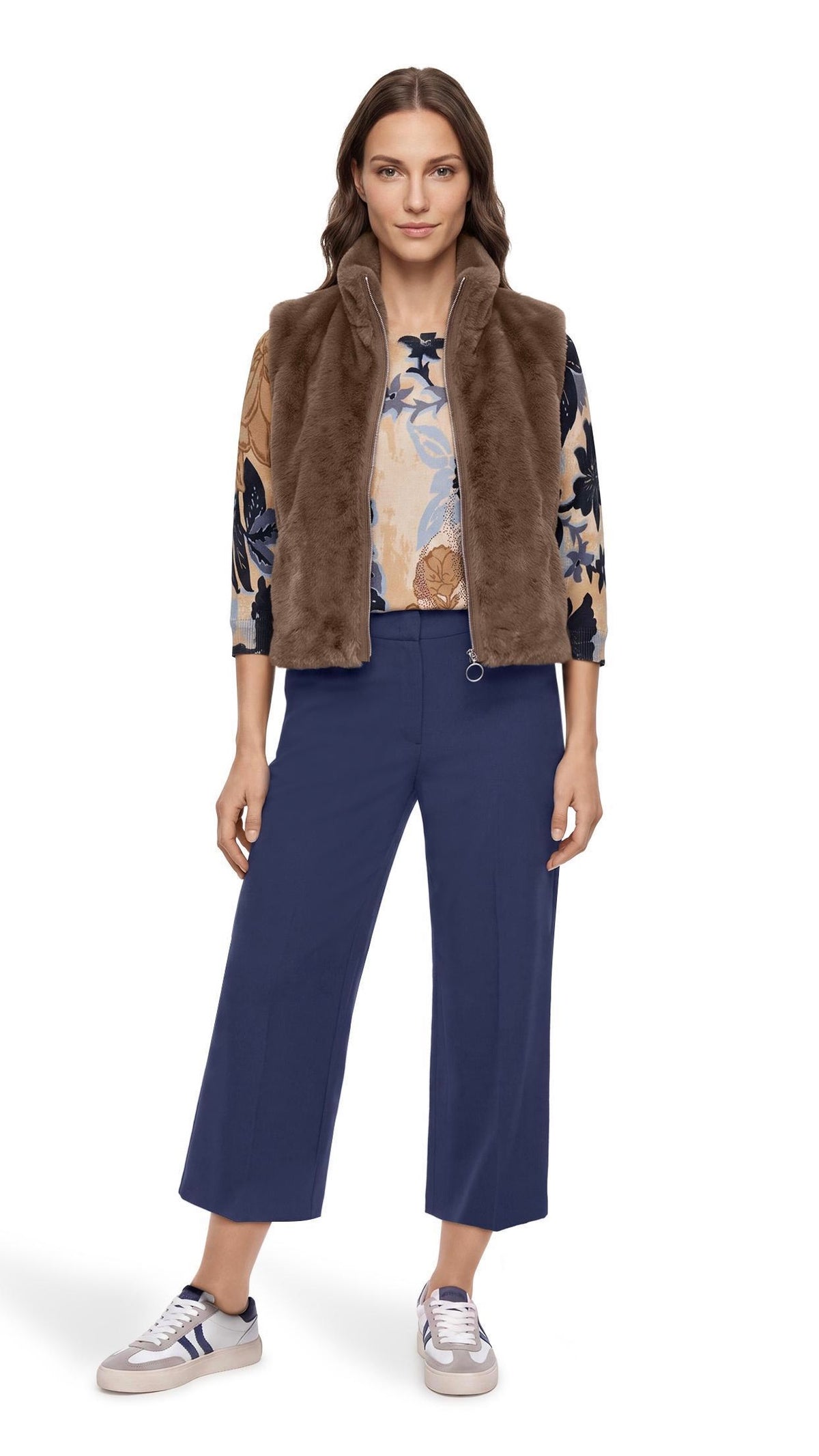 GILET SANS MANCHES EN FAUSSE FOURRURE BETTY BARCLAY 7241/2901#COLOR_7048/DARK COFFEE