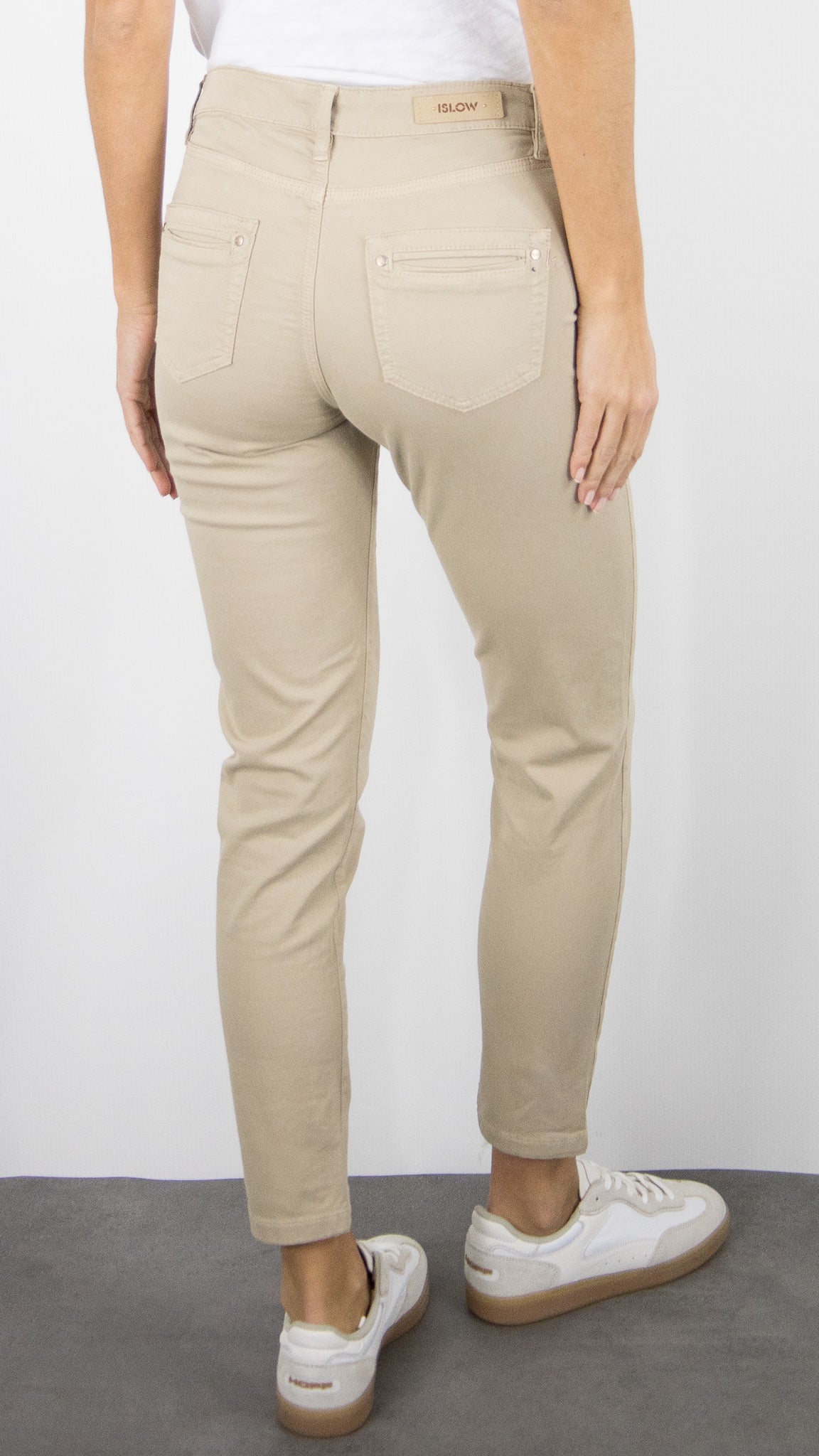 PANTALON SLIM EN COTON LYCRA POUR FEMME ISLOW CLARA SATIN LYCRA#COLOR_SAHARA/BEIGE