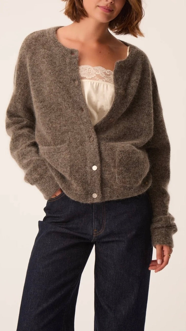 CARDIGAN en kid mohair pour femme DES PETITS HAUTS DOBILOU#COLOR_LOUTRE TAUPE