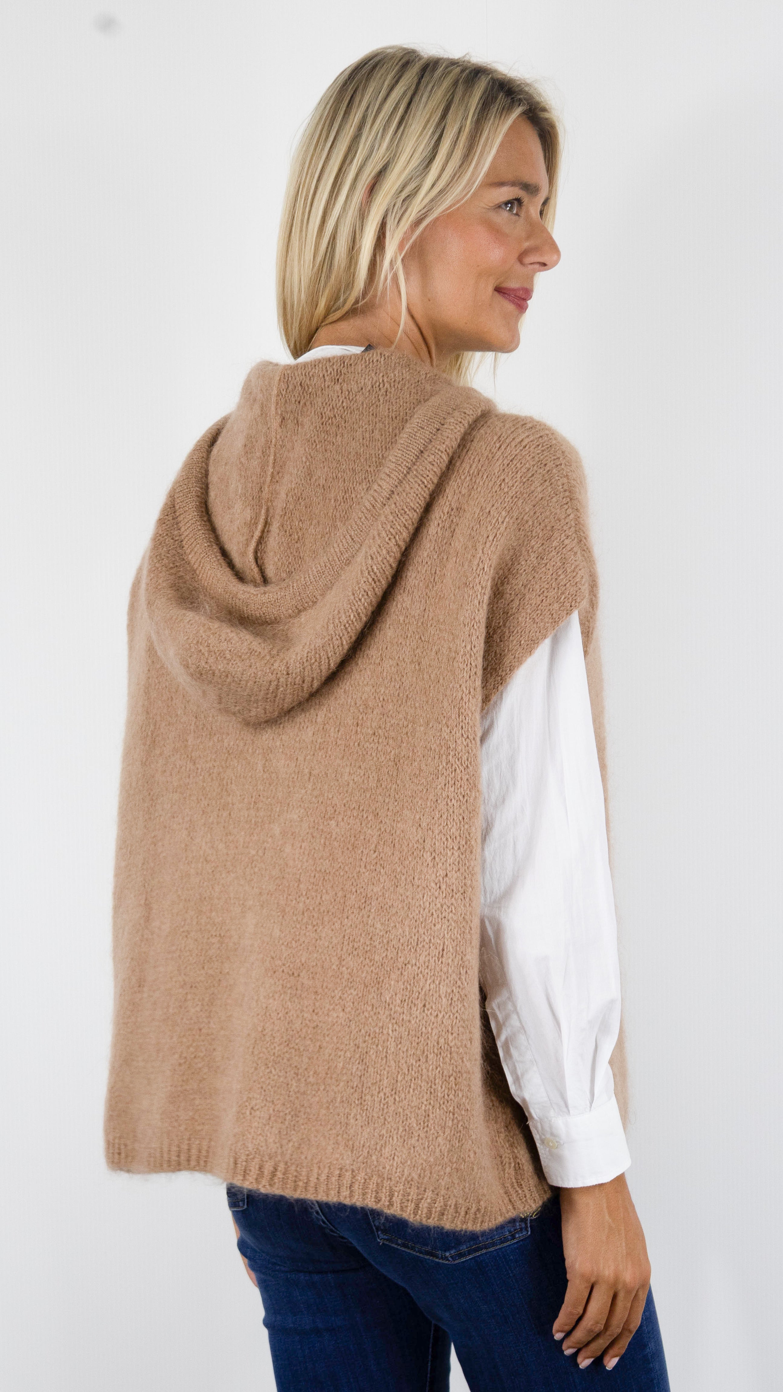 PULL AMPLE À CAPUCHE SANS MANCHES POUR FEMME ANDROMEDE H2489#COLOR_CAMEL