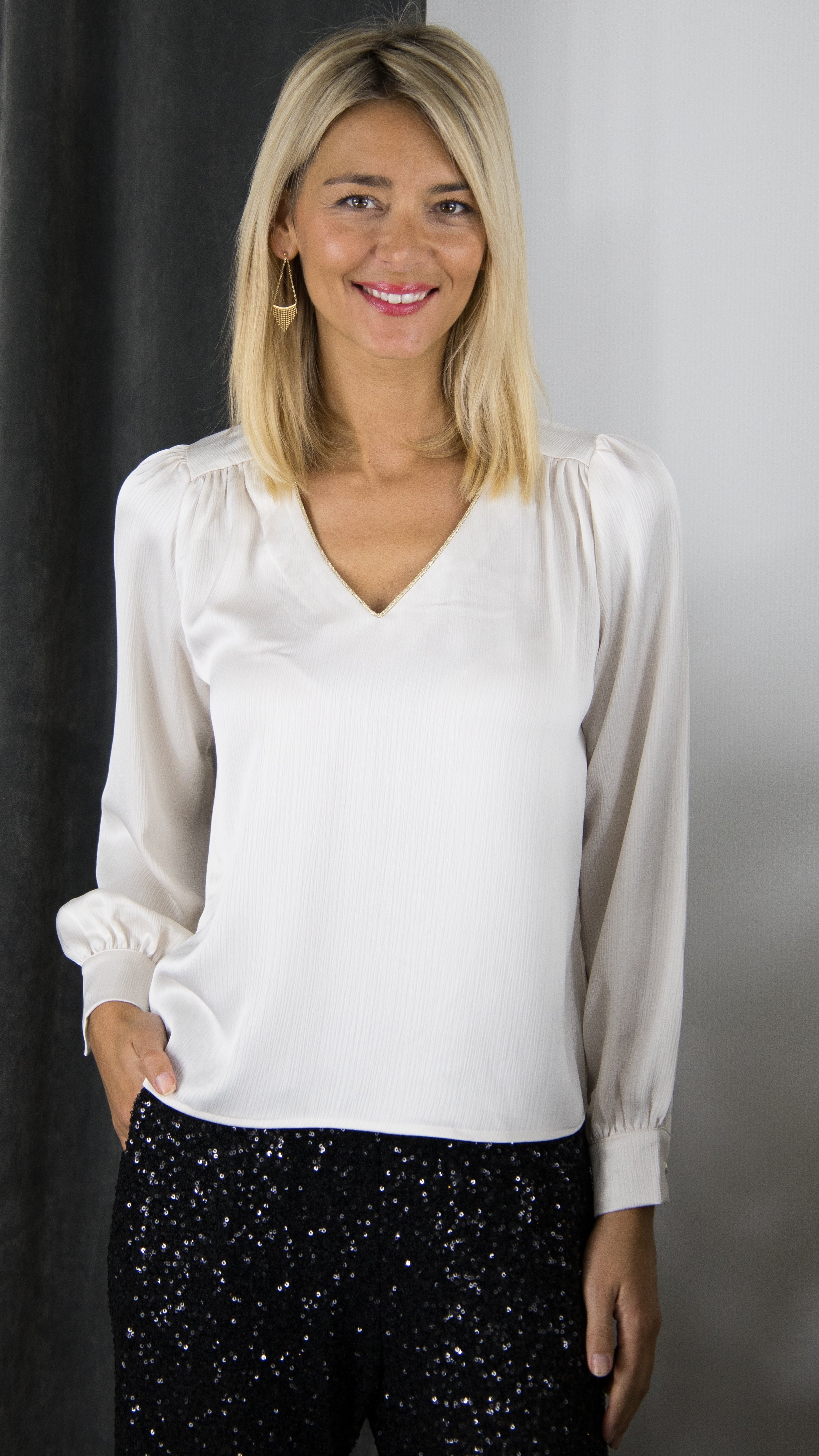 TOP FLUIDE SATINE AVEC COL LUREX POUR FEMME LULUMARY H696 ECRU