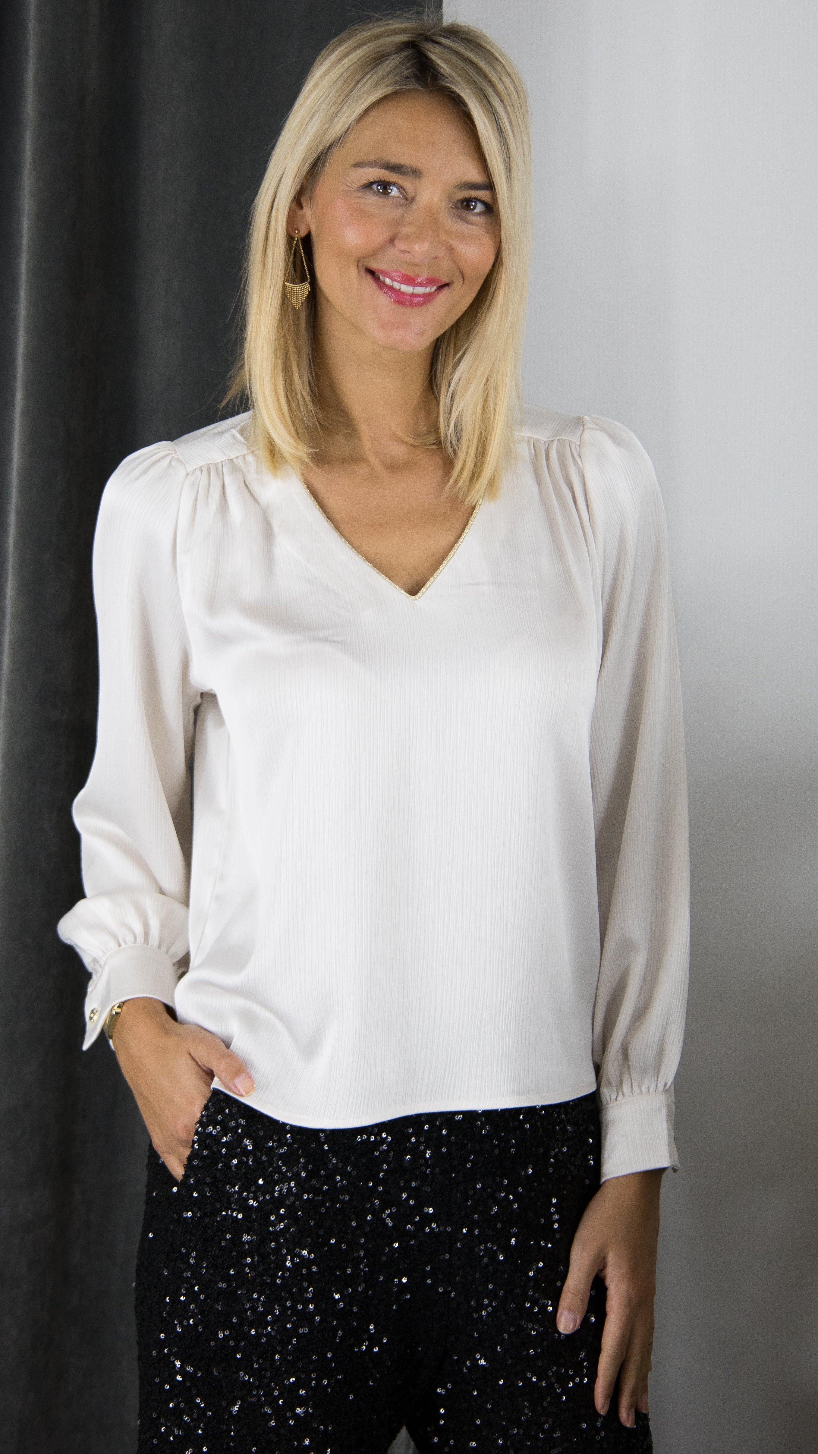 TOP FLUIDE SATINE AVEC COL LUREX POUR FEMME LULUMARY H696 ECRU