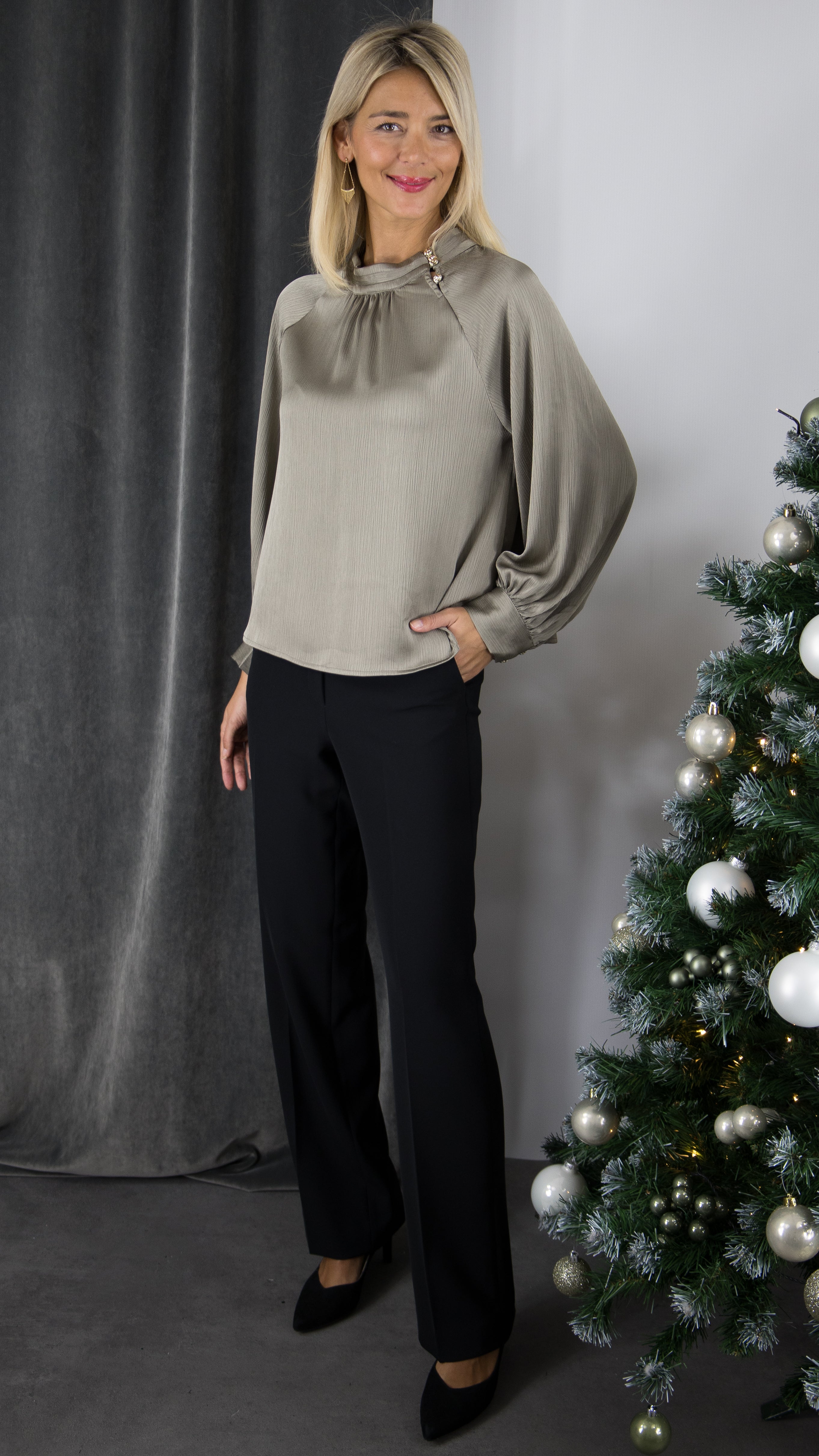 BLOUSE HABILLEE FLUIDE SATINEE GREIGE POUR FEMME LULUMARY H702