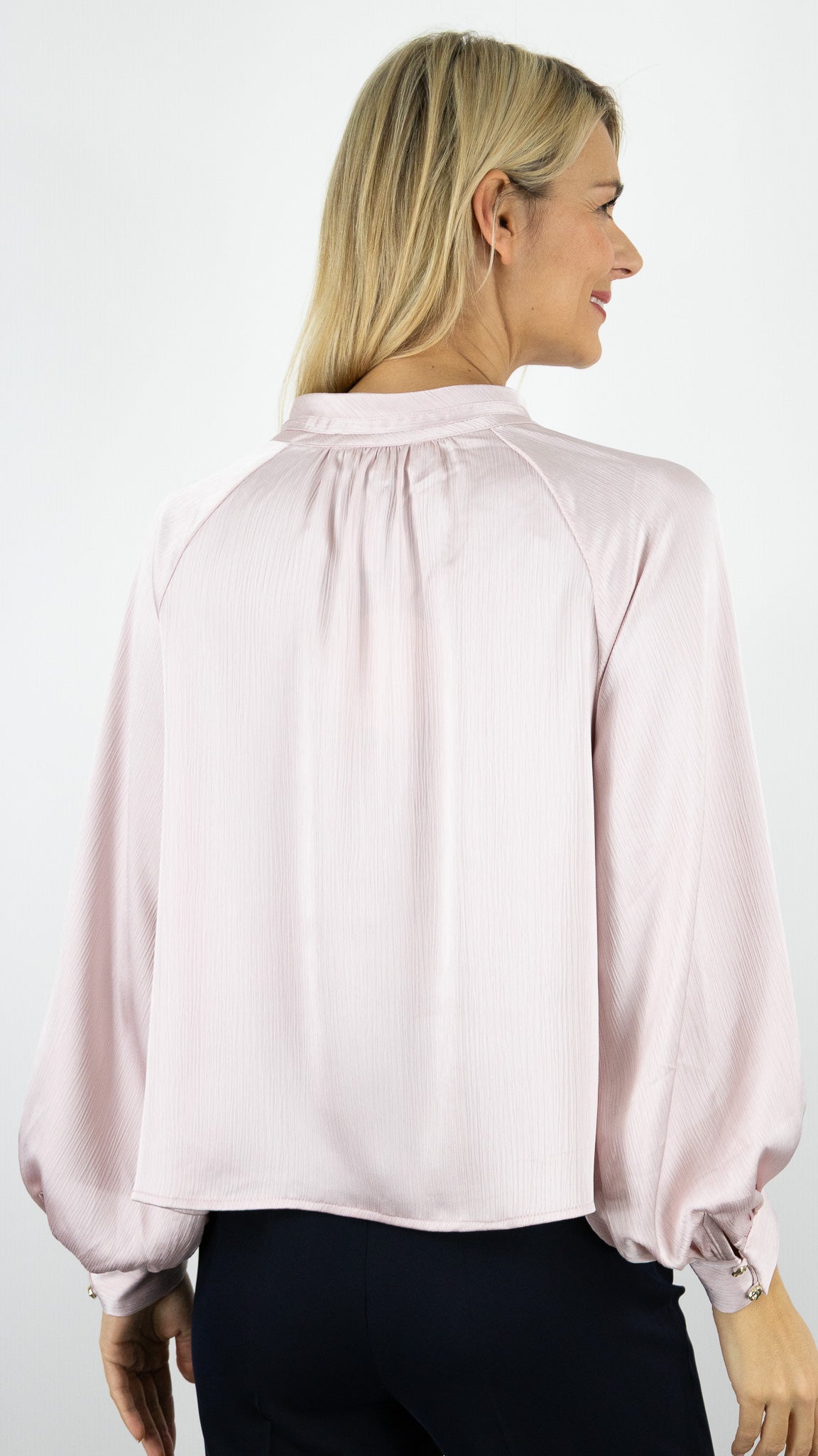 BLOUSE HABILLEE FLUIDE SATINEE GREIGE POUR FEMME LULUMARY H702#color_LIGHT PINK/ROSE CLAIR