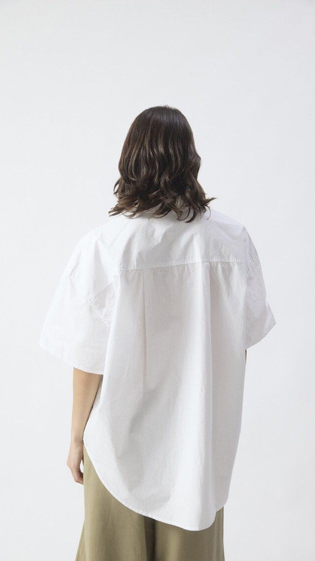 CHEMISE AMERICAN VINTGAGE MANCHES COURTES AMPLE POCHE SUR L'AVANT ET BOUTTONAGE BLANC