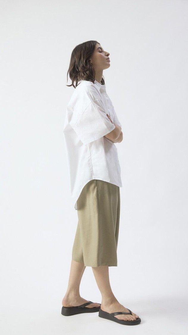 CHEMISE AMERICAN VINTGAGE MANCHES COURTES AMPLE POCHE SUR L'AVANT ET BOUTTONAGE BLANC