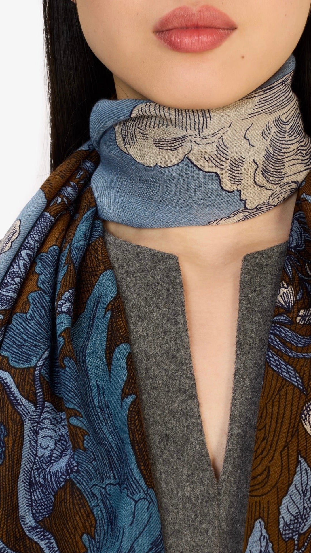 ECHARPE EN LAINE IMPRIMEE POUR FEMME INOUI EDITIONS HISTOIRE#COLOR_BLEU