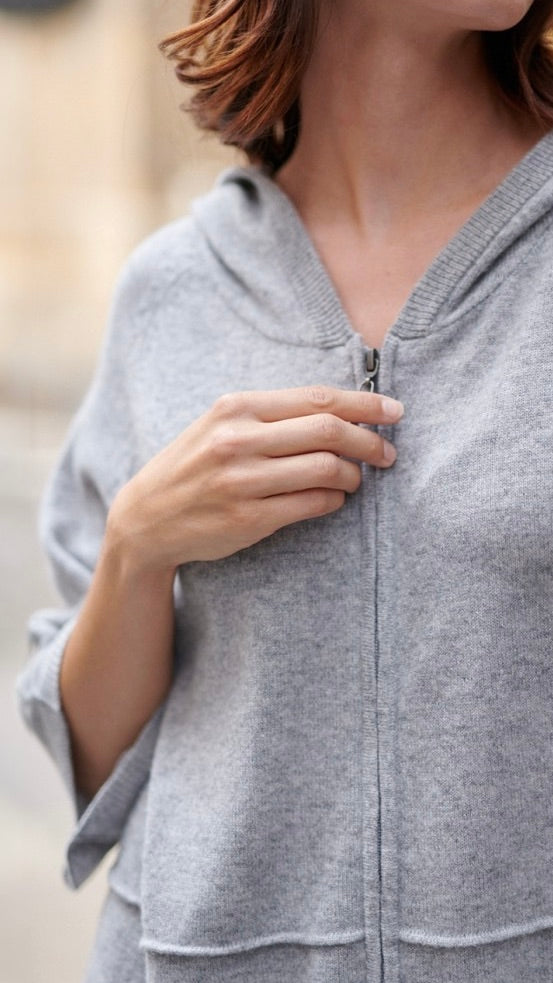GILET MANCHES COURTES A CAPUCHE EN CACHEMIRE JARDIN PRIVE GI3409 GRIS