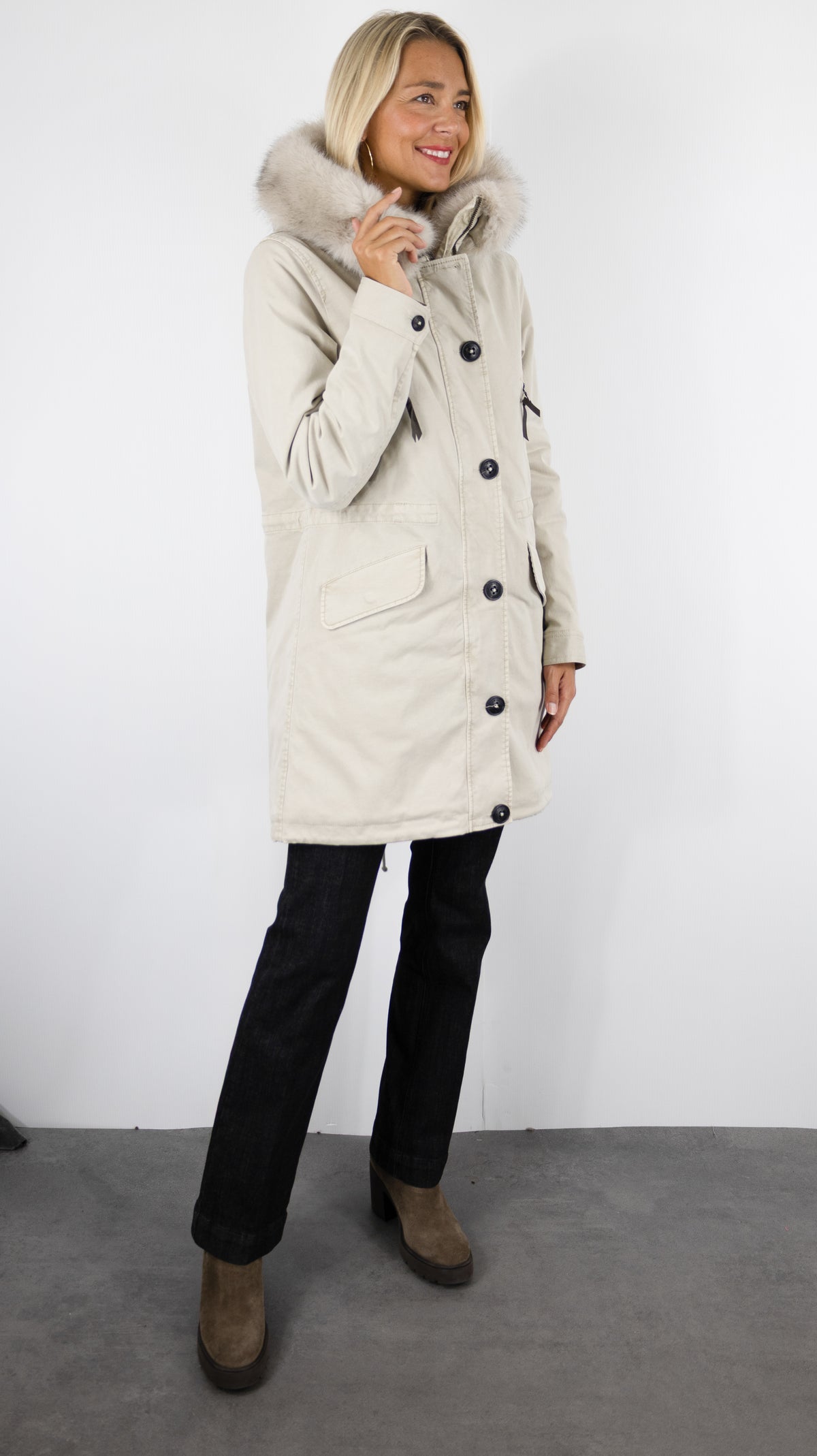 PARKA FEMME AVEC CAPUCHE EN FAUSSE FOURRURE ECRU BLONDE N°8 ASPEN 316