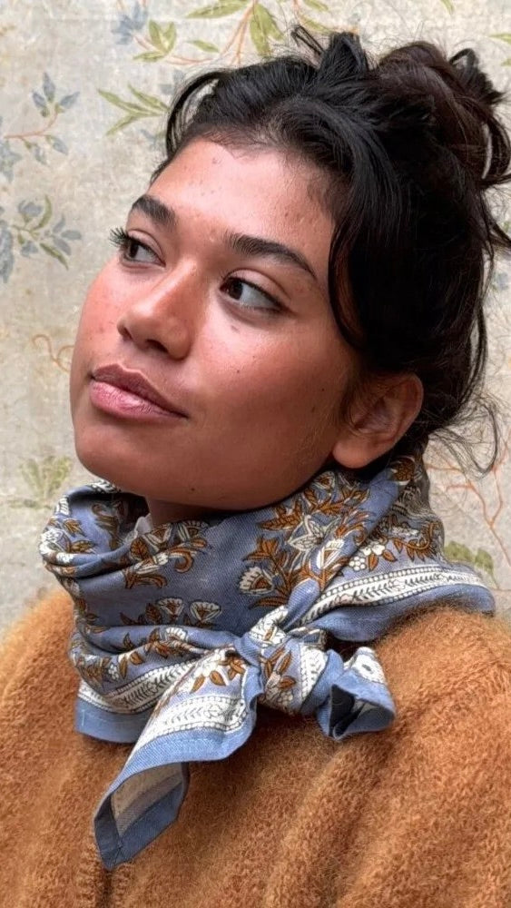 FOULARD IMPRIME FLORAL BLEU ORAGE BELLEMME JASMINE