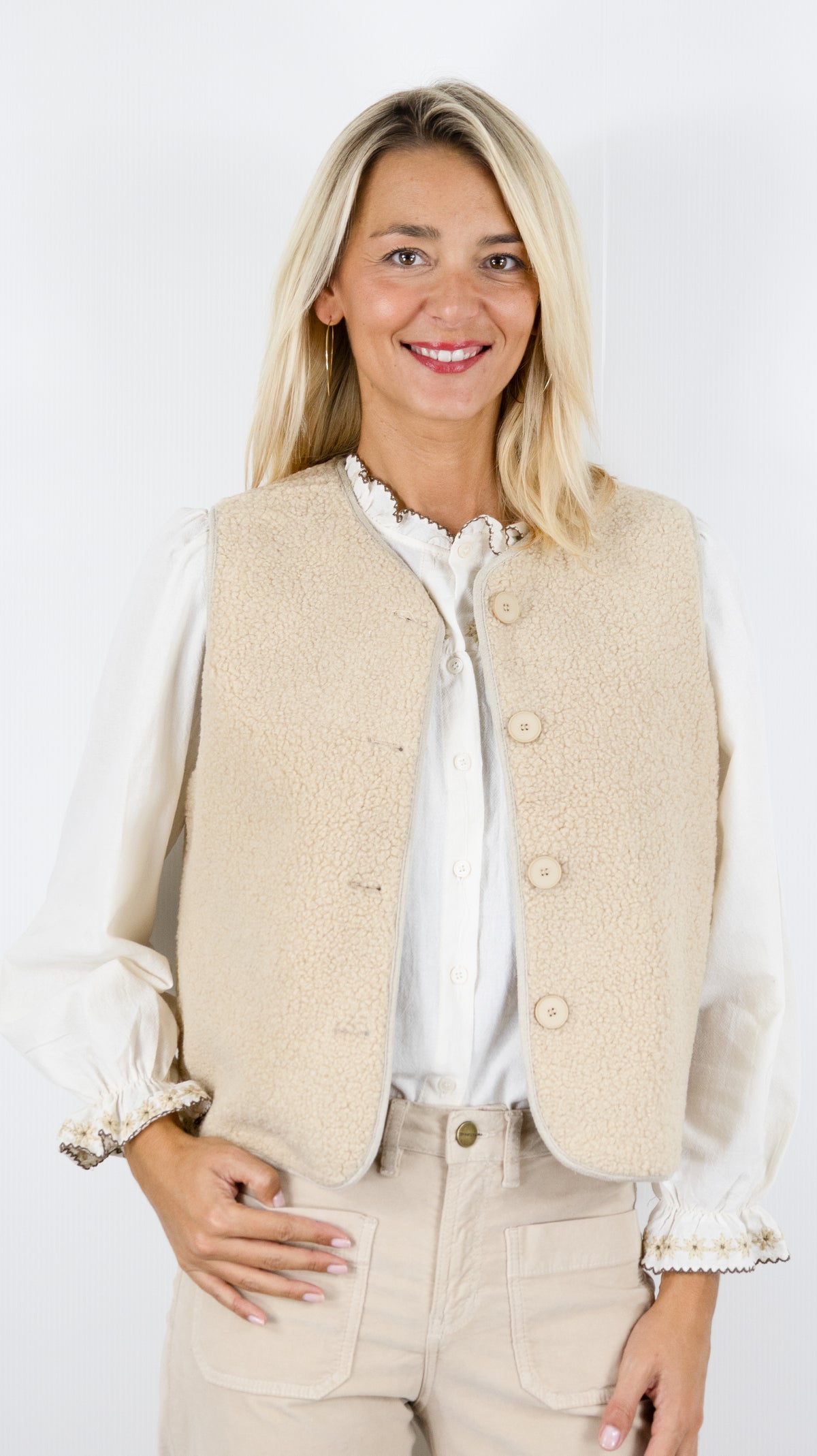 GILET SANS MANCHES MOUTON POUR FEMME IT HIPPIE K202-384#COLOR_ECRU