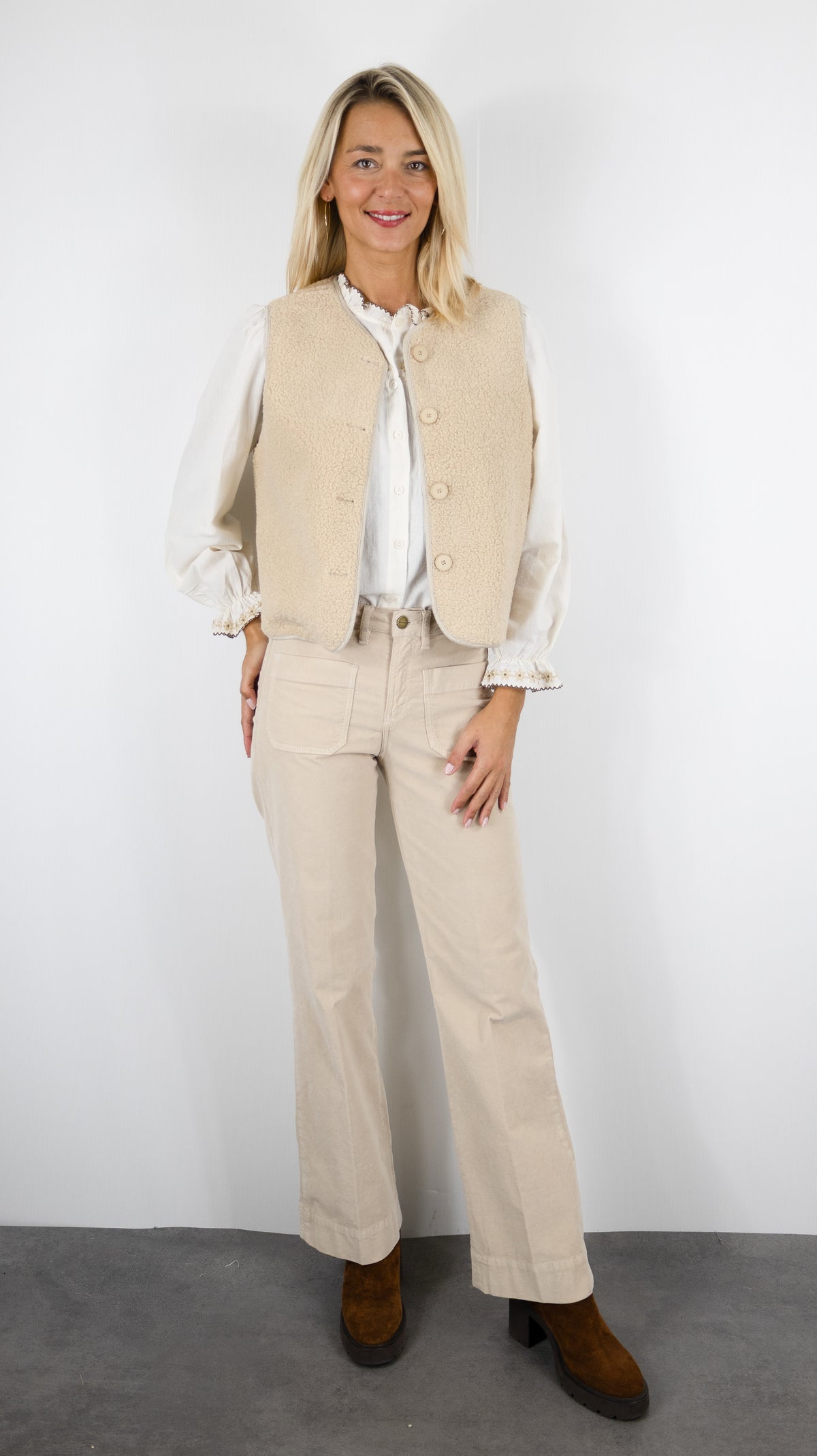 GILET SANS MANCHES MOUTON POUR FEMME IT HIPPIE K202-384#COLOR_ECRU