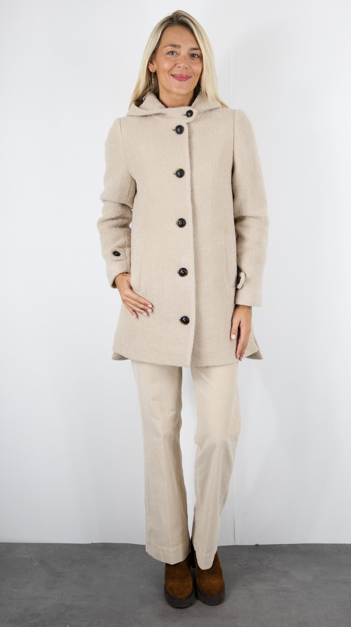 MANTEAU EN LAINE COUPE TRAPEZE POUR FEMME BEIGE SABLE TRENCH AND COAT NEFLIER AWLE