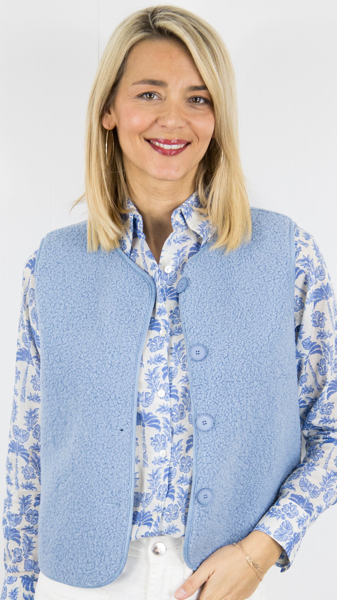 GILET SANS MANCHES MOUTON BLEU CIEL IT HIPPIE K202-384