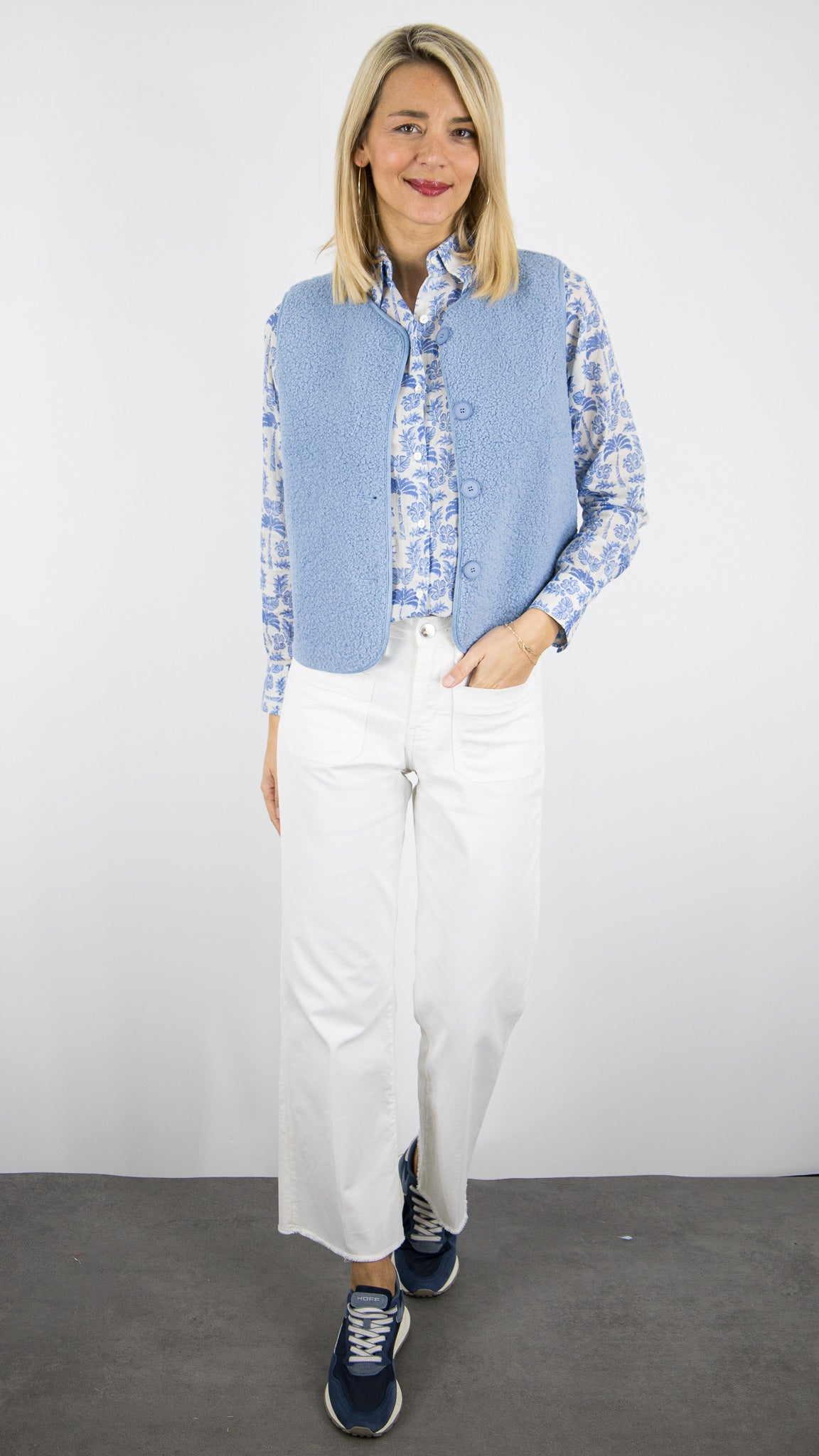 GILET SANS MANCHES MOUTON BLEU CIEL IT HIPPIE K202-384