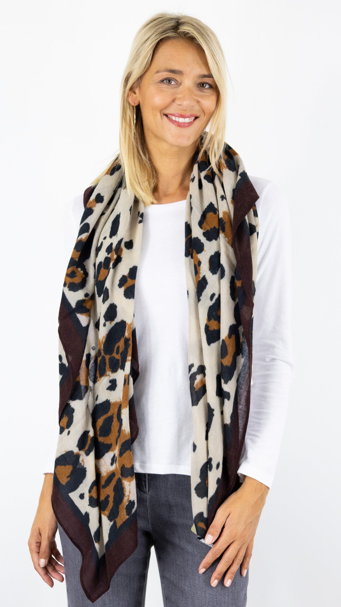 FOULARD EN LAINE IMPRIME LEOPARD HARTFORD LEOPARD SQUARE