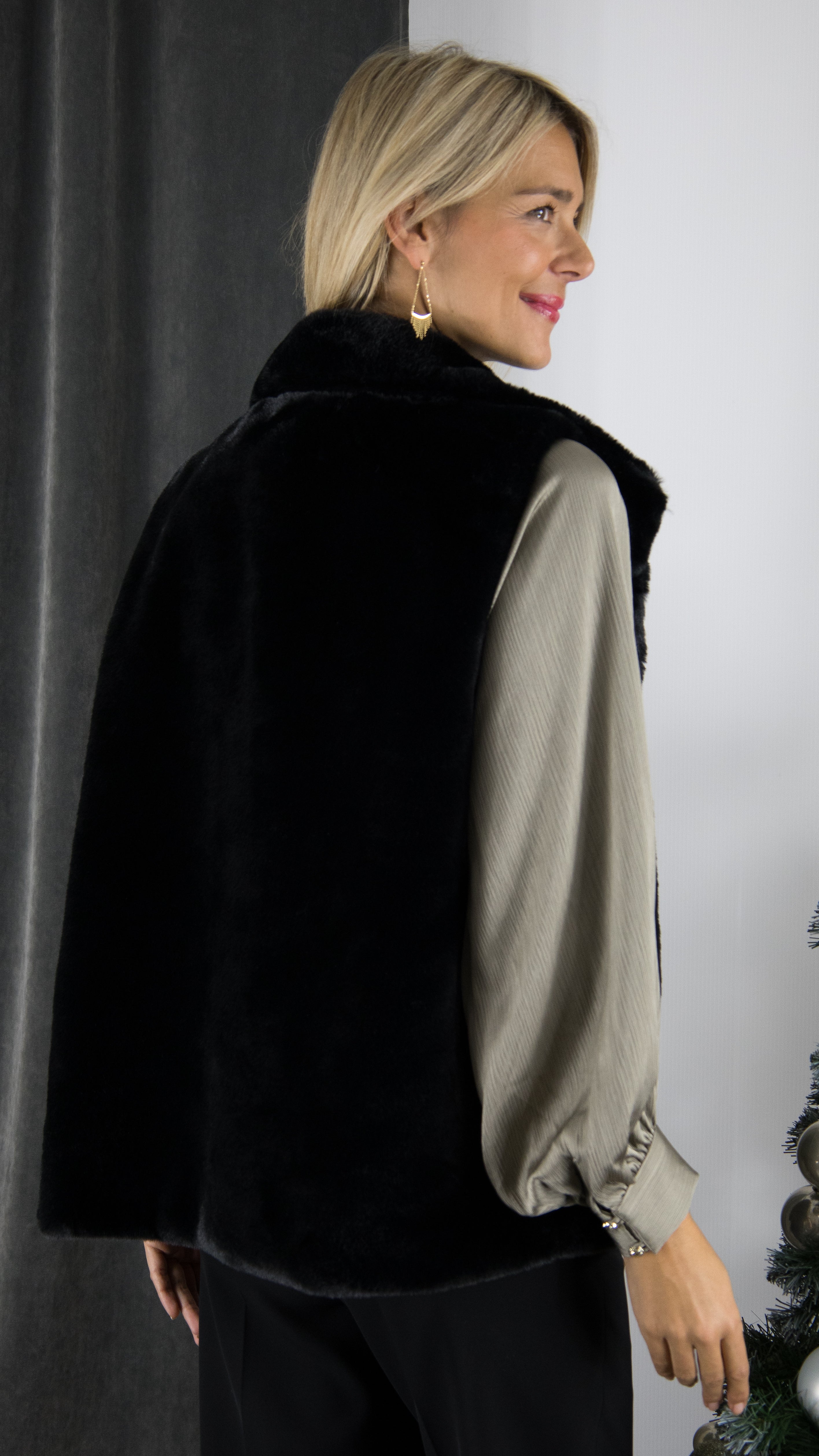 GILET SANS MANCHES EN FAUSSE FOURRURE VOUS LISON 7002511#COLOR_BLACK/NOIR