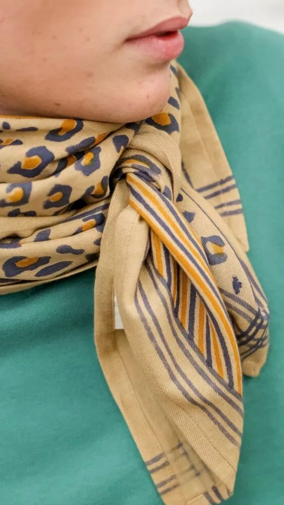 ECHARPE IMPRIMEE EN COTON LEOPARD BELLEMME #color_camel