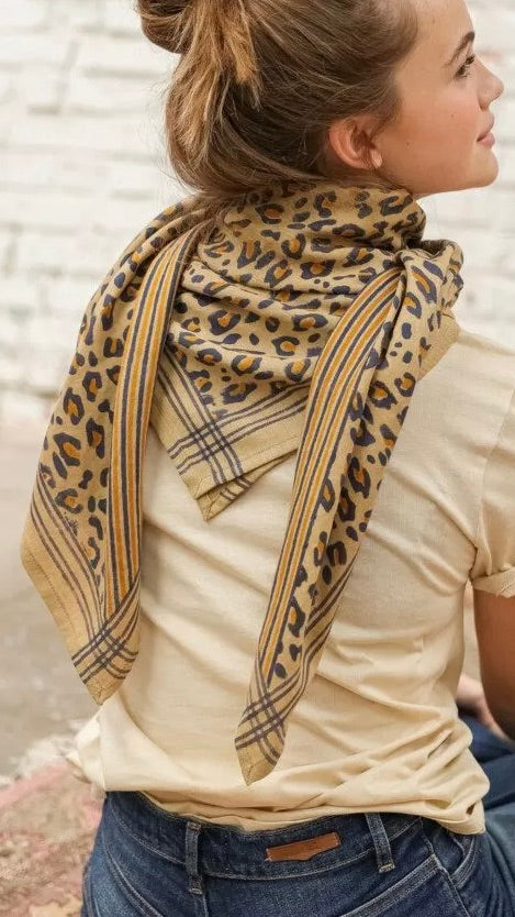 ECHARPE IMPRIMEE EN COTON LEOPARD BELLEMME #color_camel