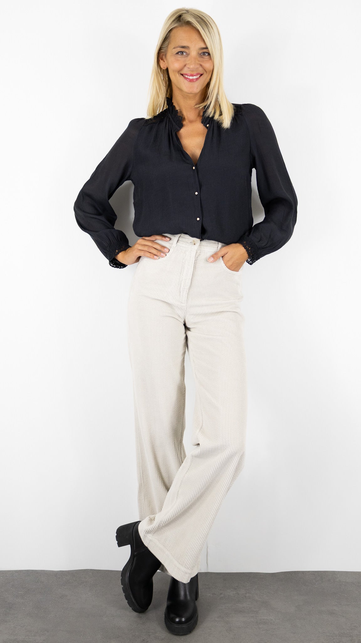 BLOUSE VOLANTEE FLUIDE EN DENTELLE IT HIPPIE M869/329#COLOR_NOIR