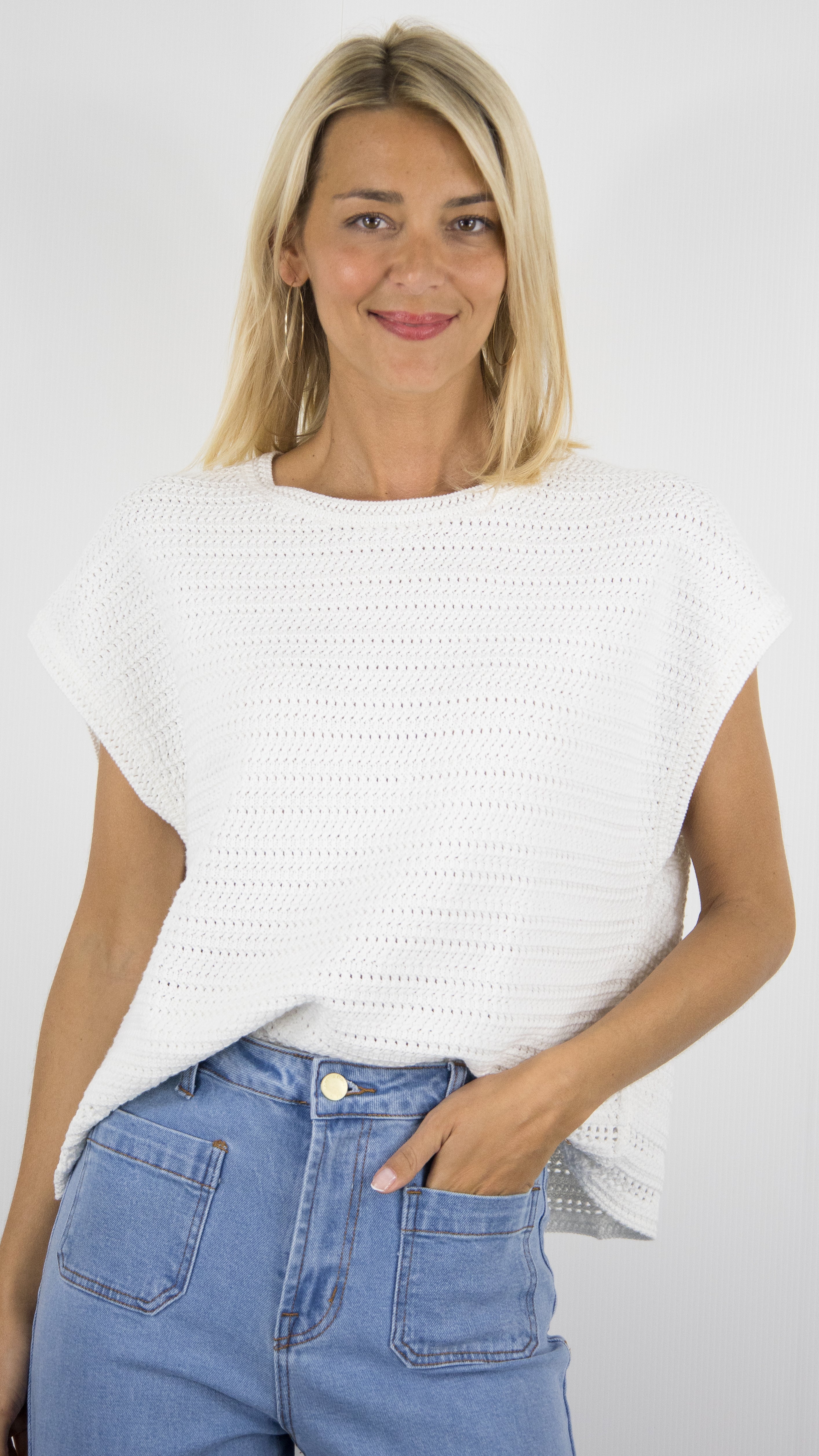 PULL MALINA DE LA PETITE ÉTOILE EN MAILLE COTON AVEC COL ROND, SANS MANCHES 11/ECRU