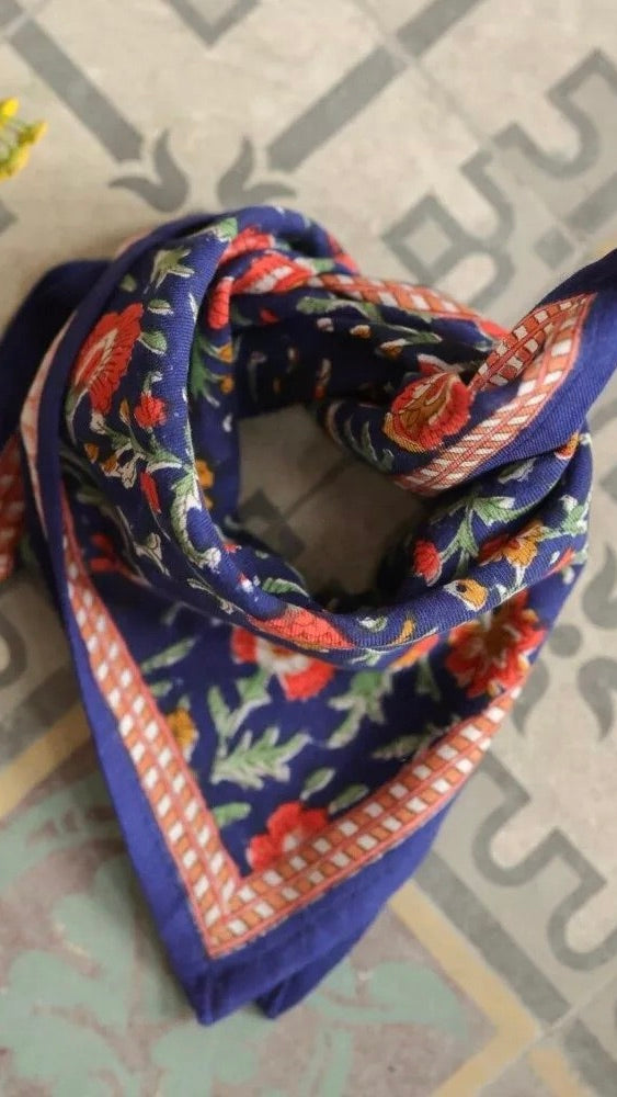 FOULARD IMPRIME FLEURI 100% COTON BELLEMME MINA PETIT FORMAT#COLOR_INDIGO