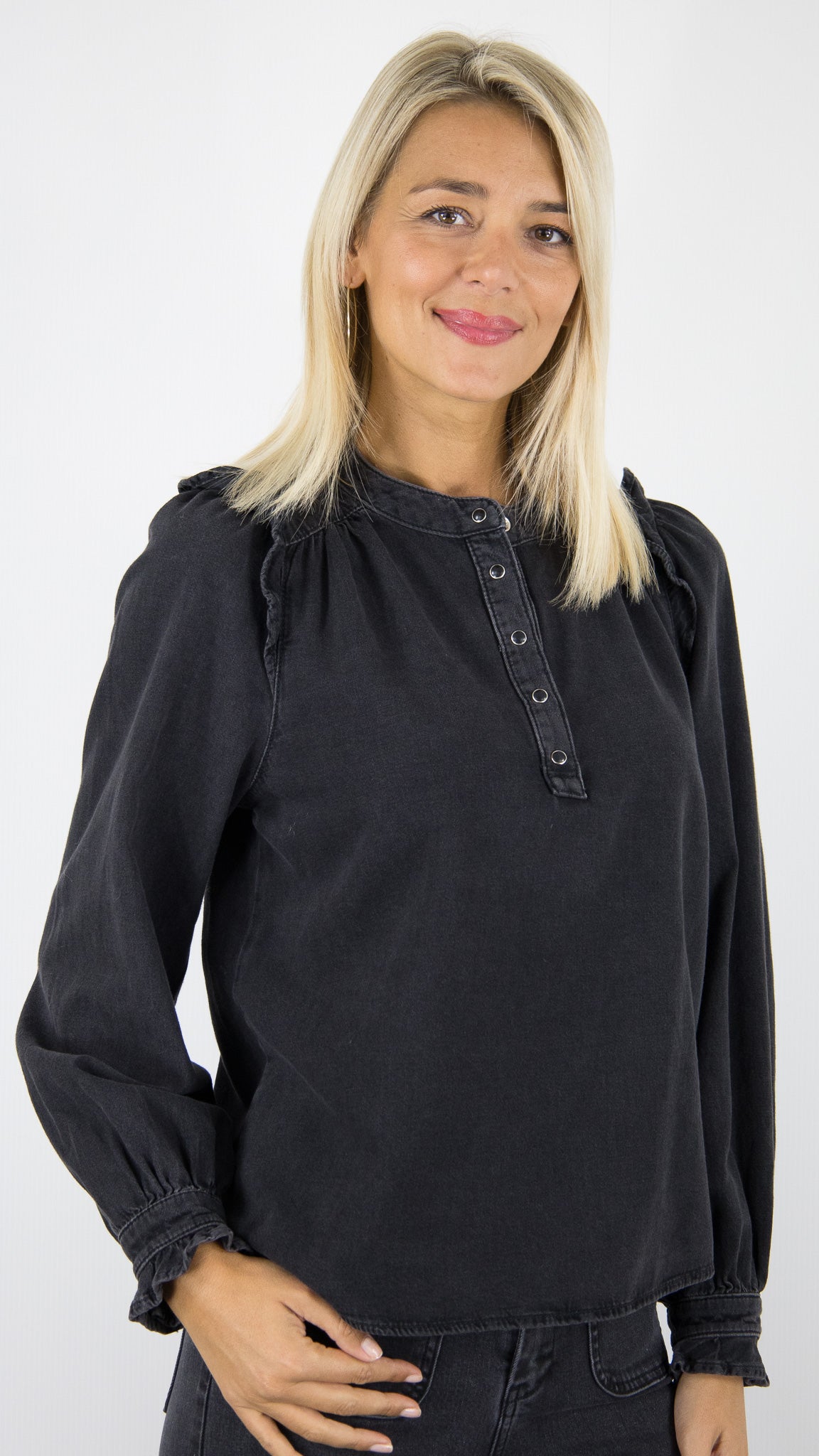 CHEMISE EN JENANS AVEC COL MONTANT VOLANTE BLACKSTONE FEMME BA&SH MIO