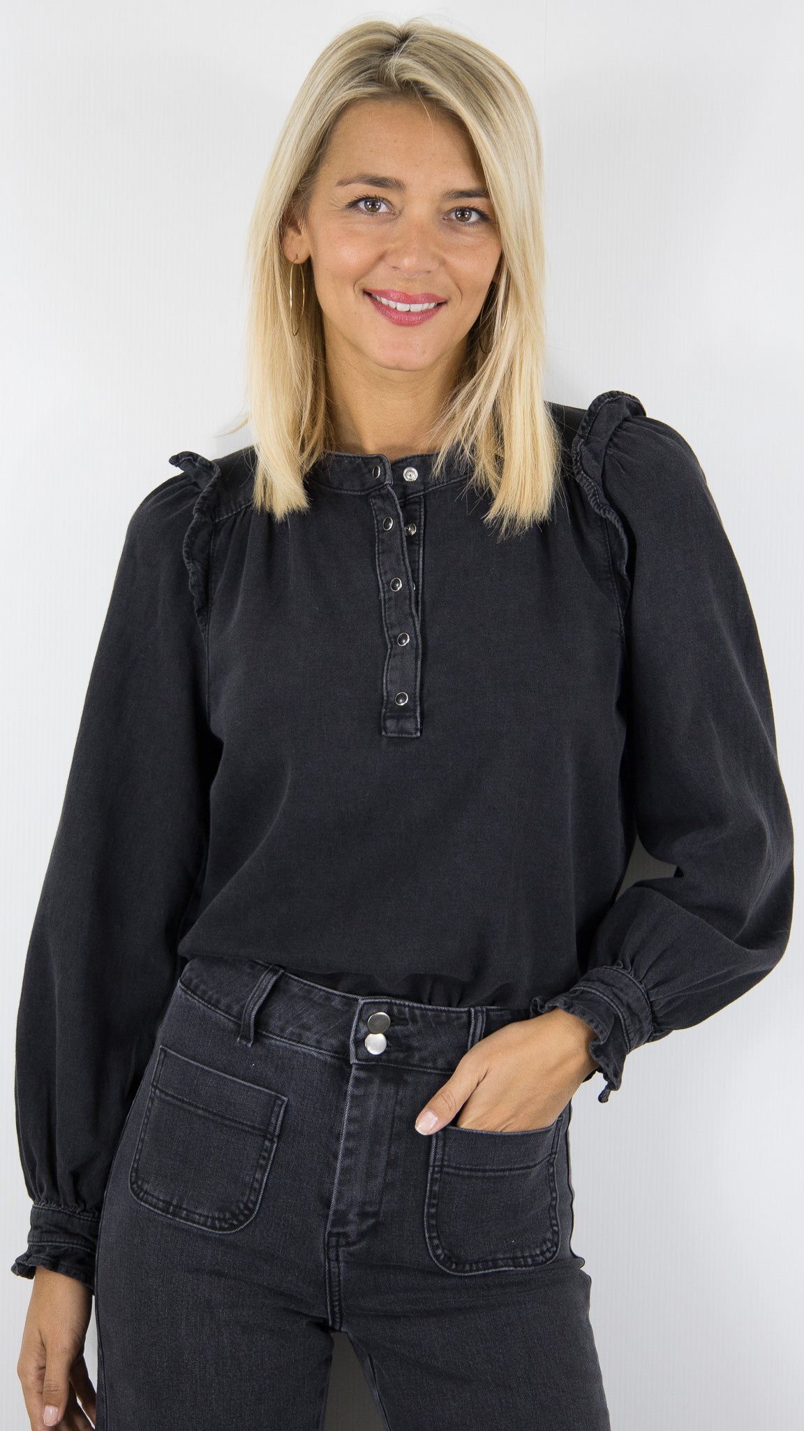 CHEMISE EN JENANS AVEC COL MONTANT VOLANTE BLACKSTONE FEMME BA&SH MIO