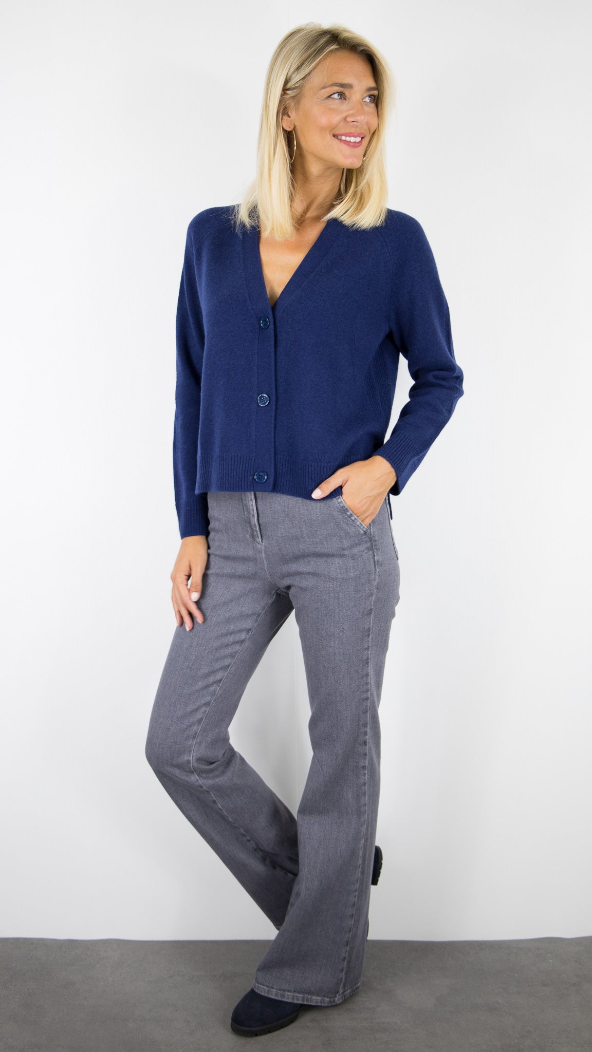 GILET V EN LAINE POUR FEMME MAUD ET SACHA MJF041W #COLOR_21045/NUIT MARINE