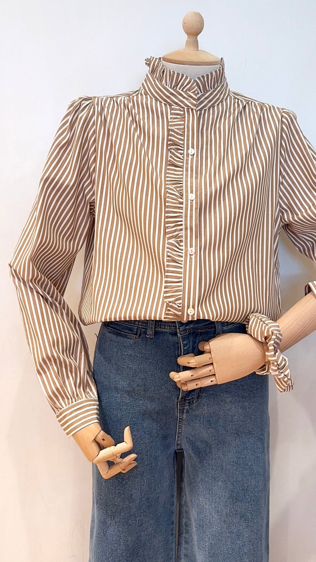 BLOUSE RAYEE VOLANTEE POUR FEMME SEASON 16H851#COLOR_CHOCO